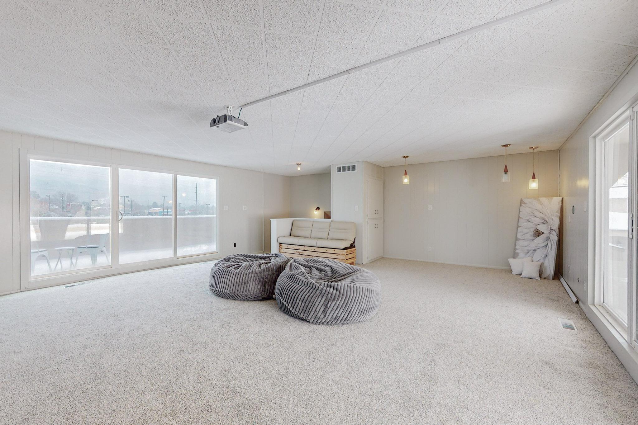 3816 Capistrano Court NE