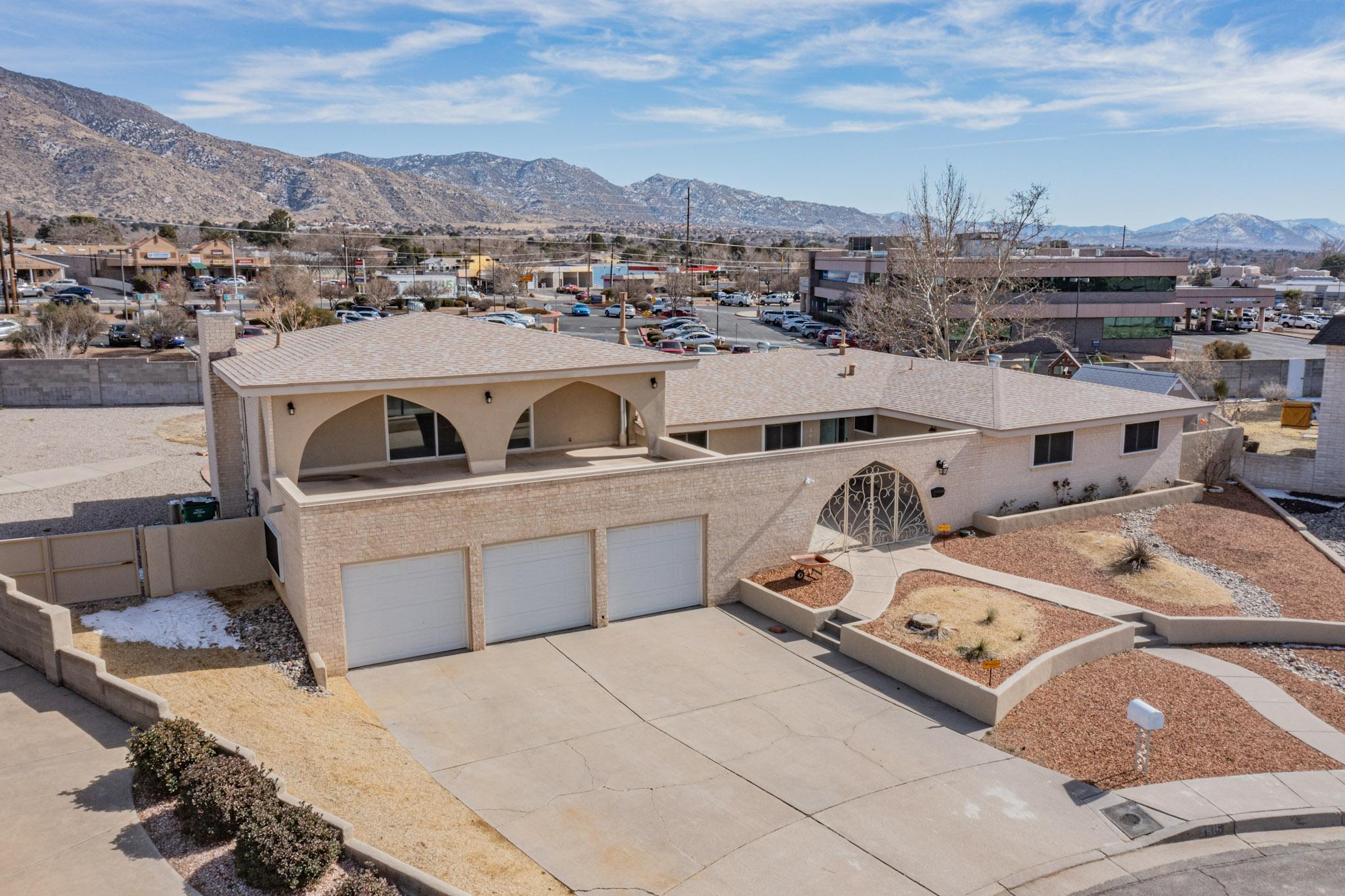 3816 Capistrano Court NE