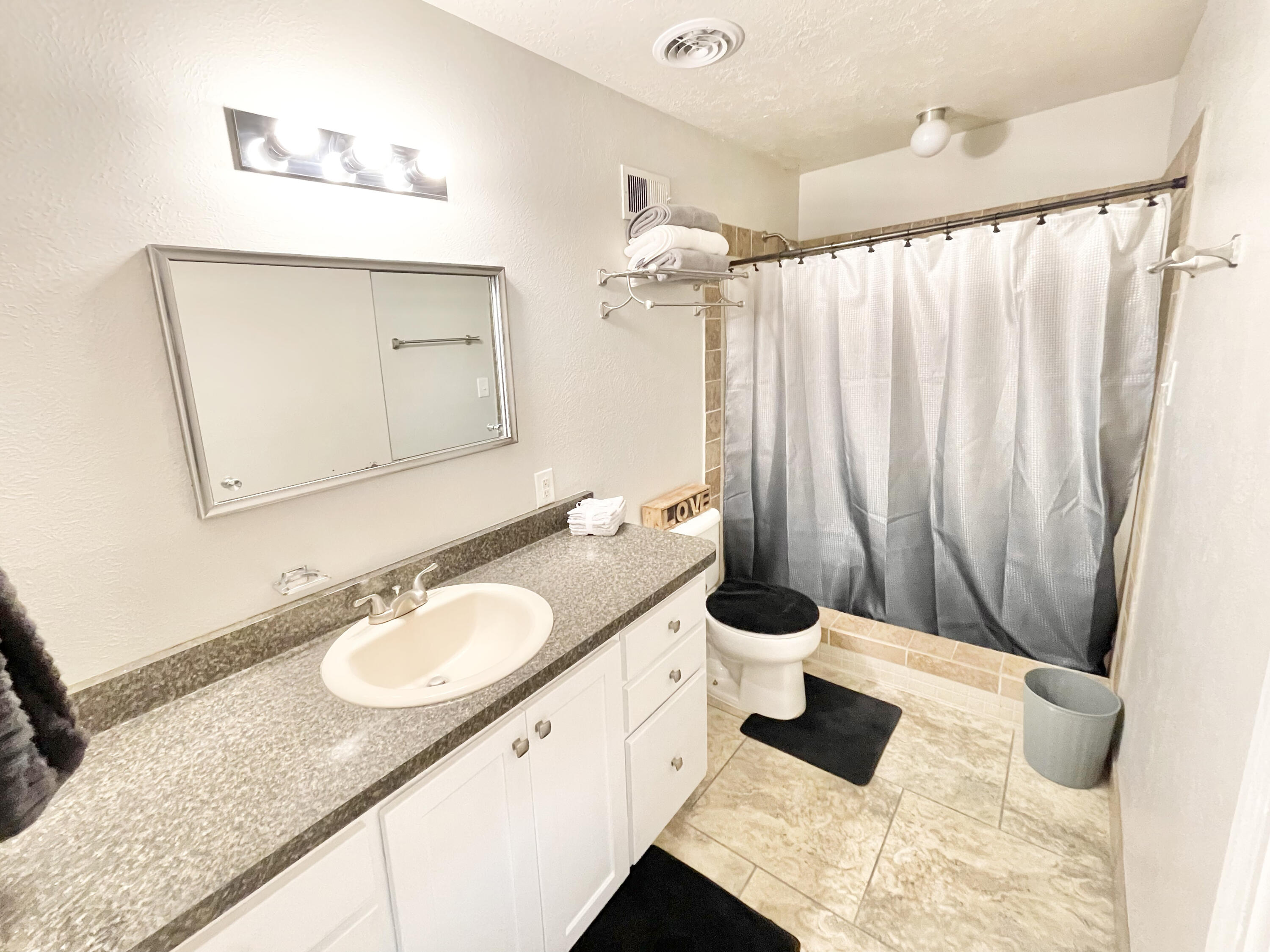 3816 Capistrano Court NE