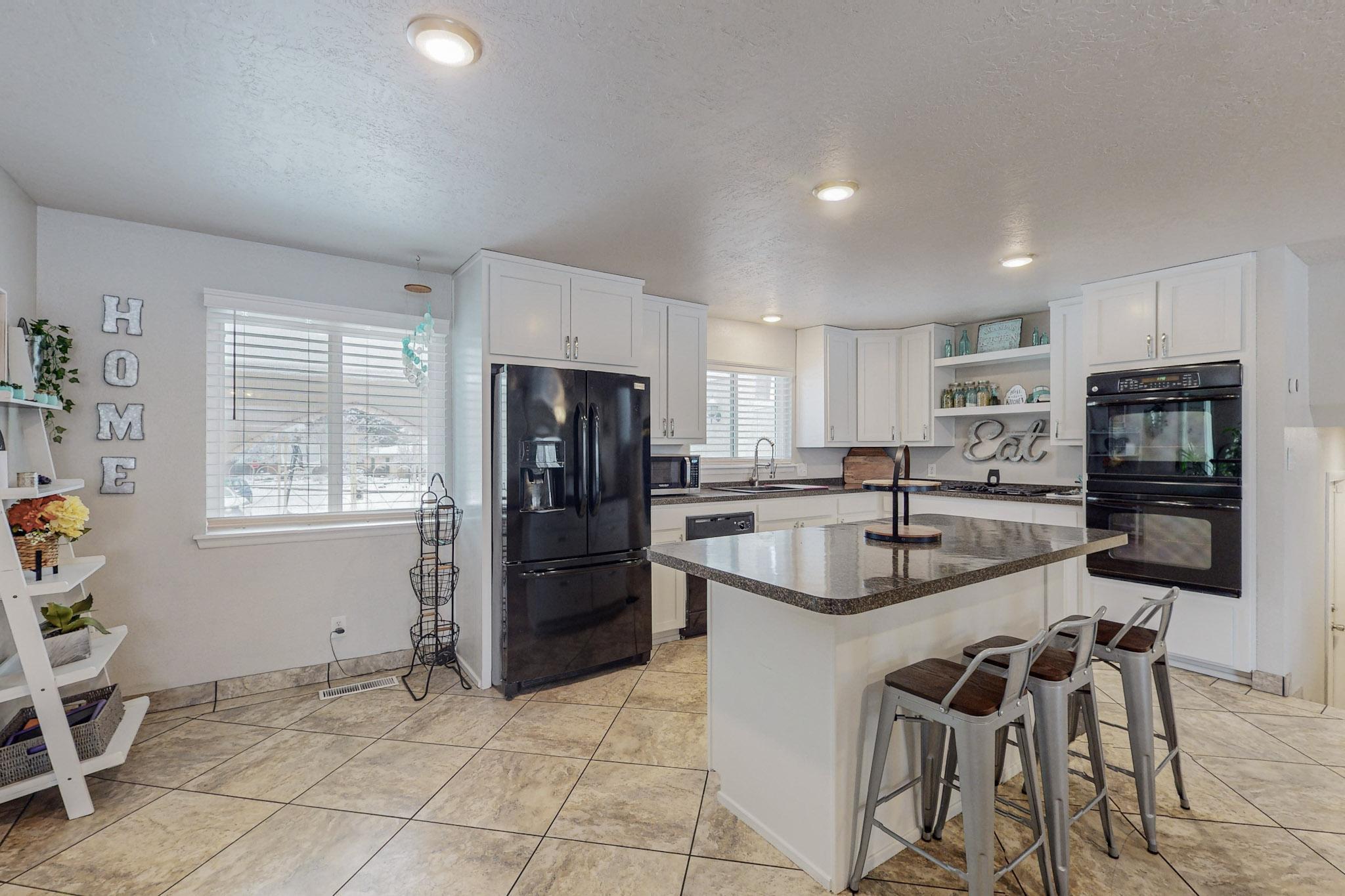 3816 Capistrano Court NE