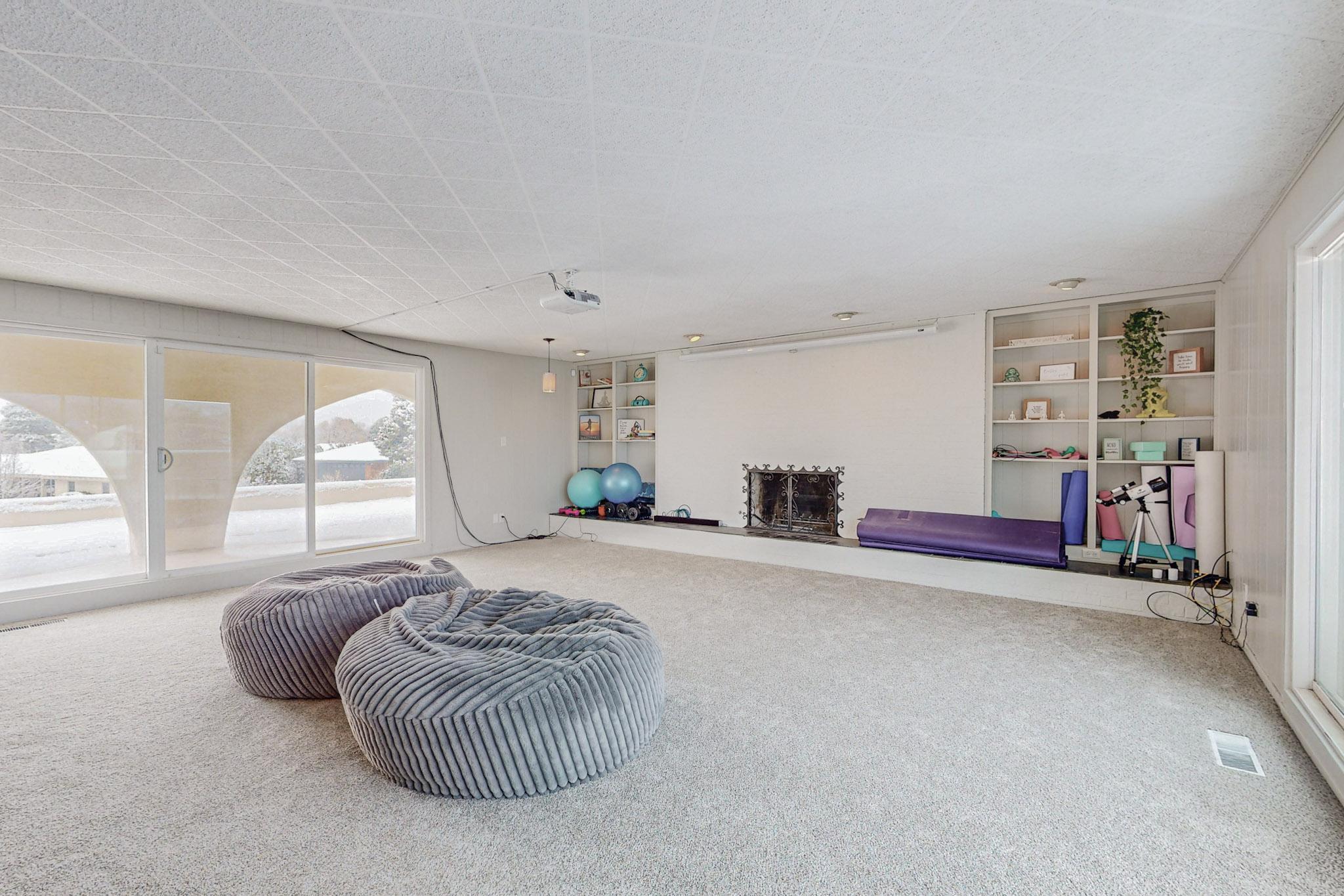 3816 Capistrano Court NE