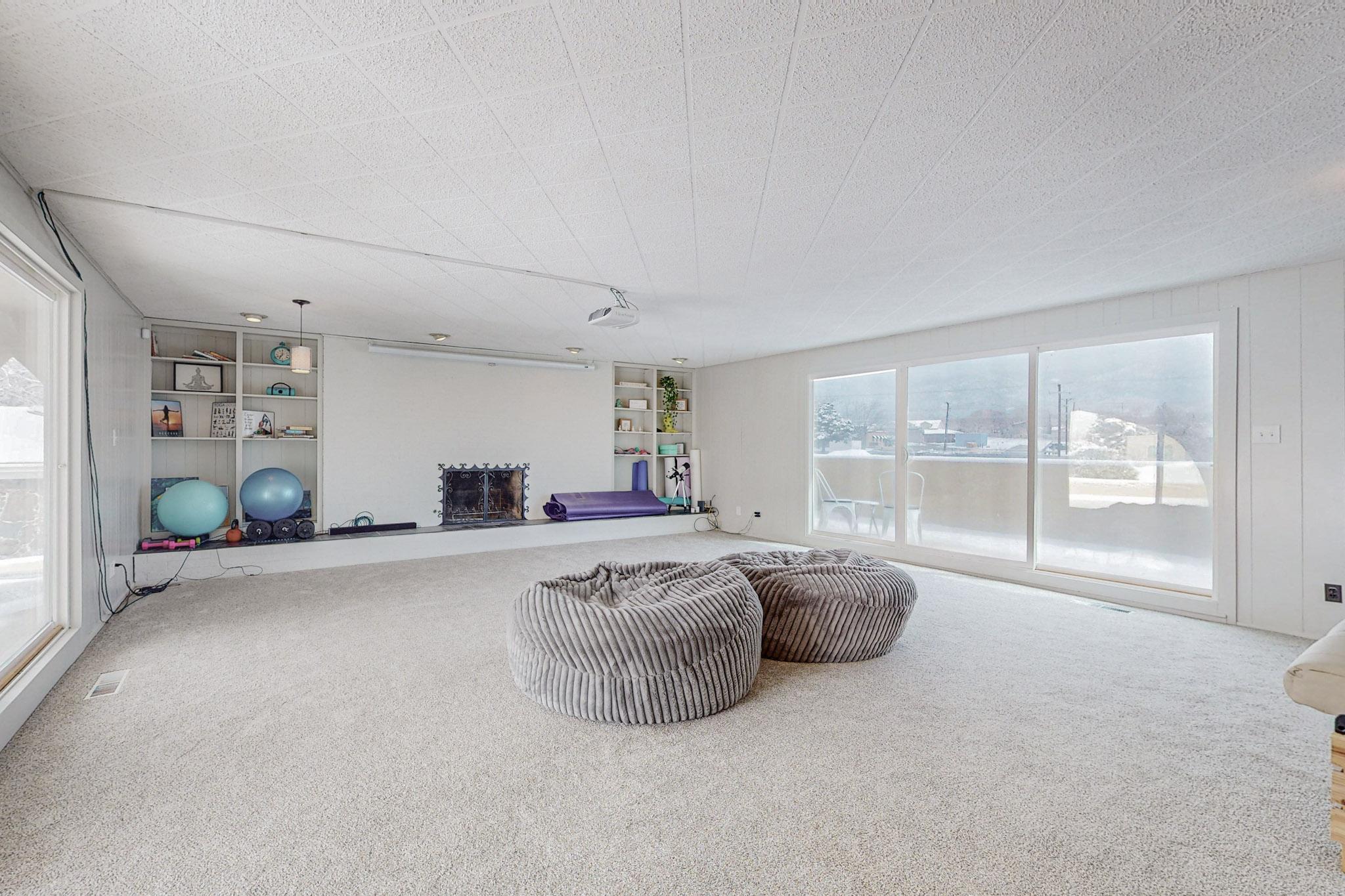 3816 Capistrano Court NE