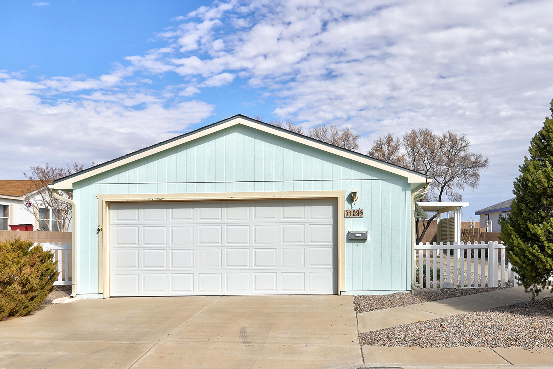 108 Sunrise Bluffs Drive