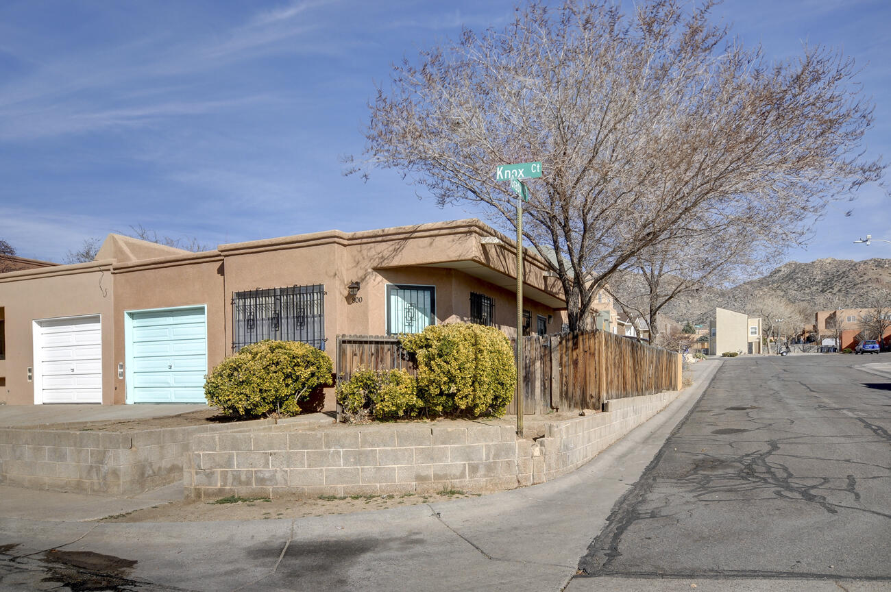 800 Knox Court NE