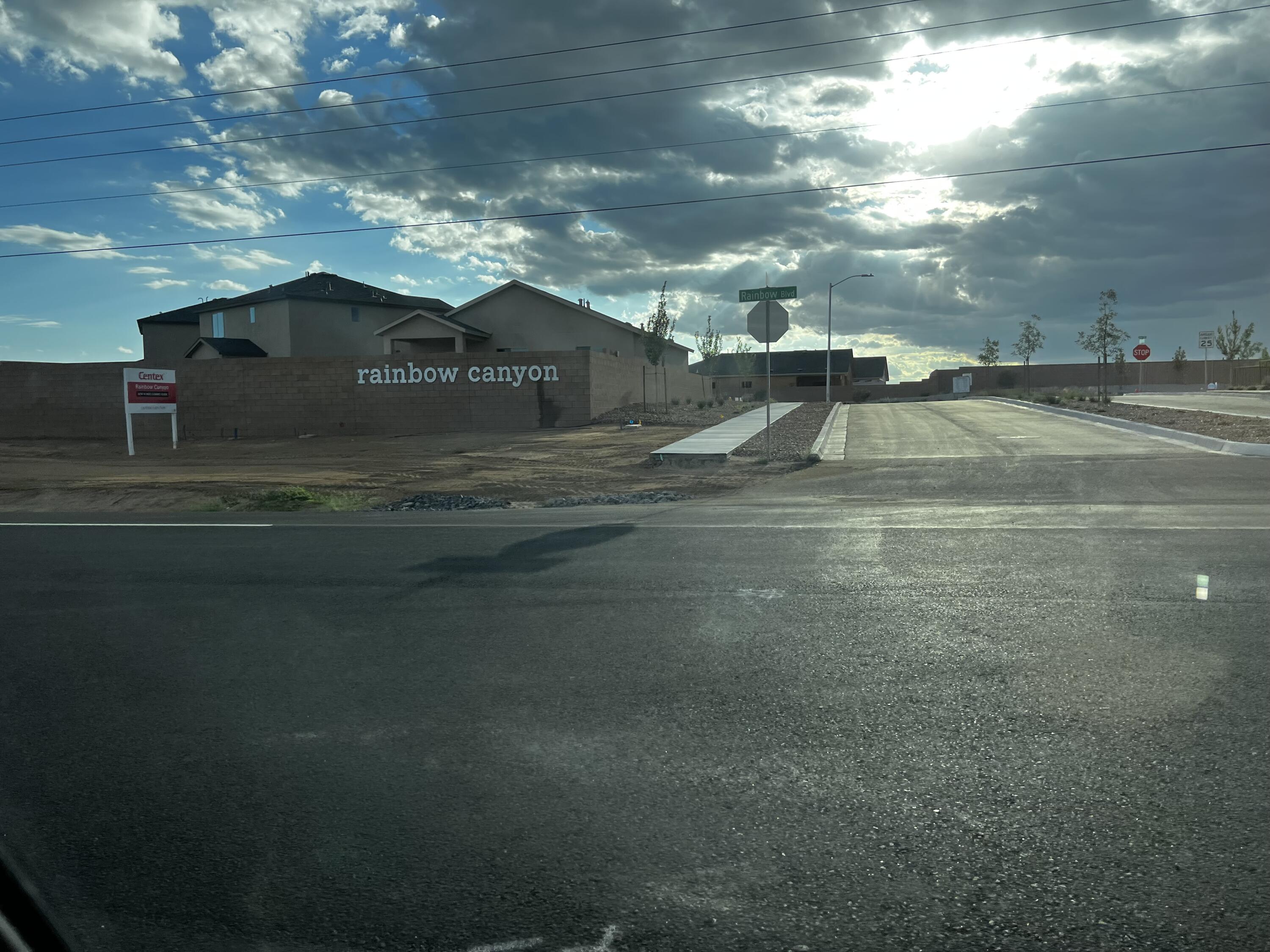 100 & 102 Rainbow Boulevard SE