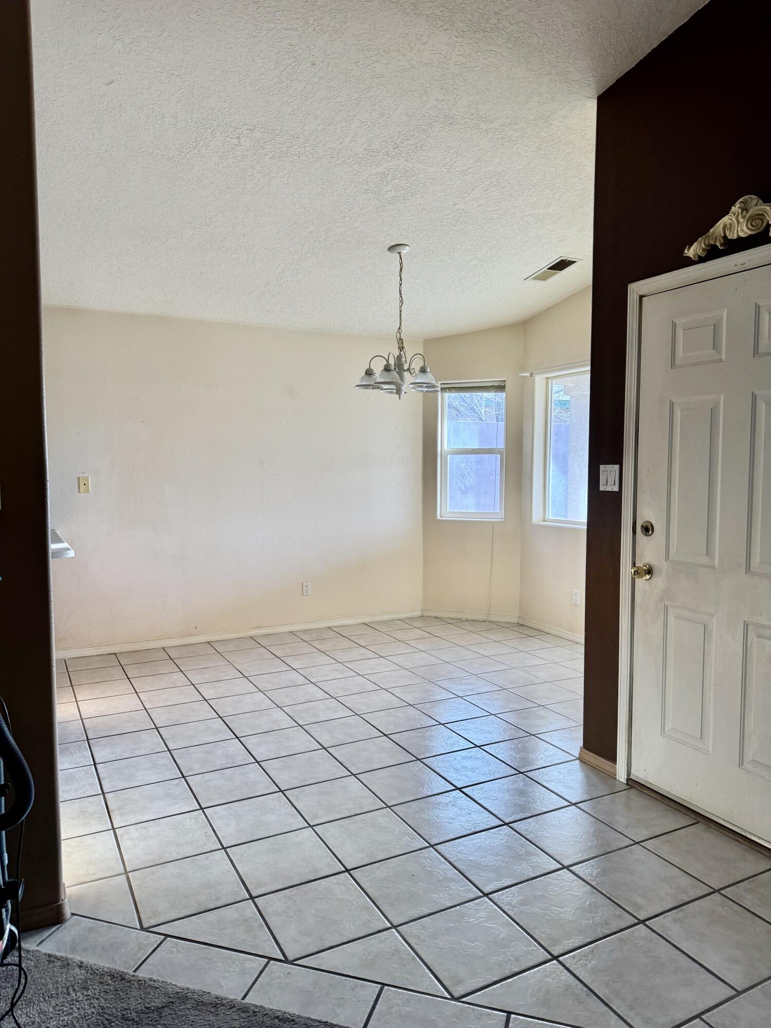 305 Dorothy Street NE