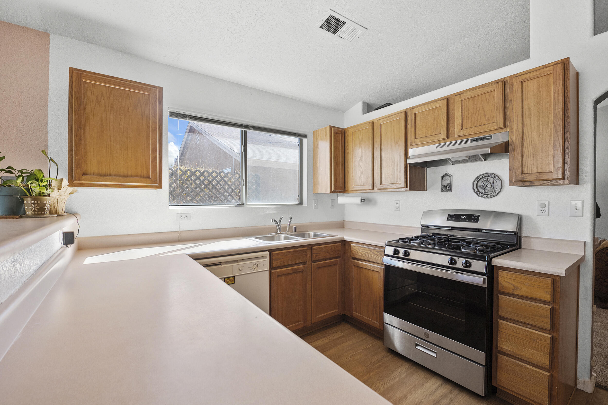 6115 Stargazer Avenue NW