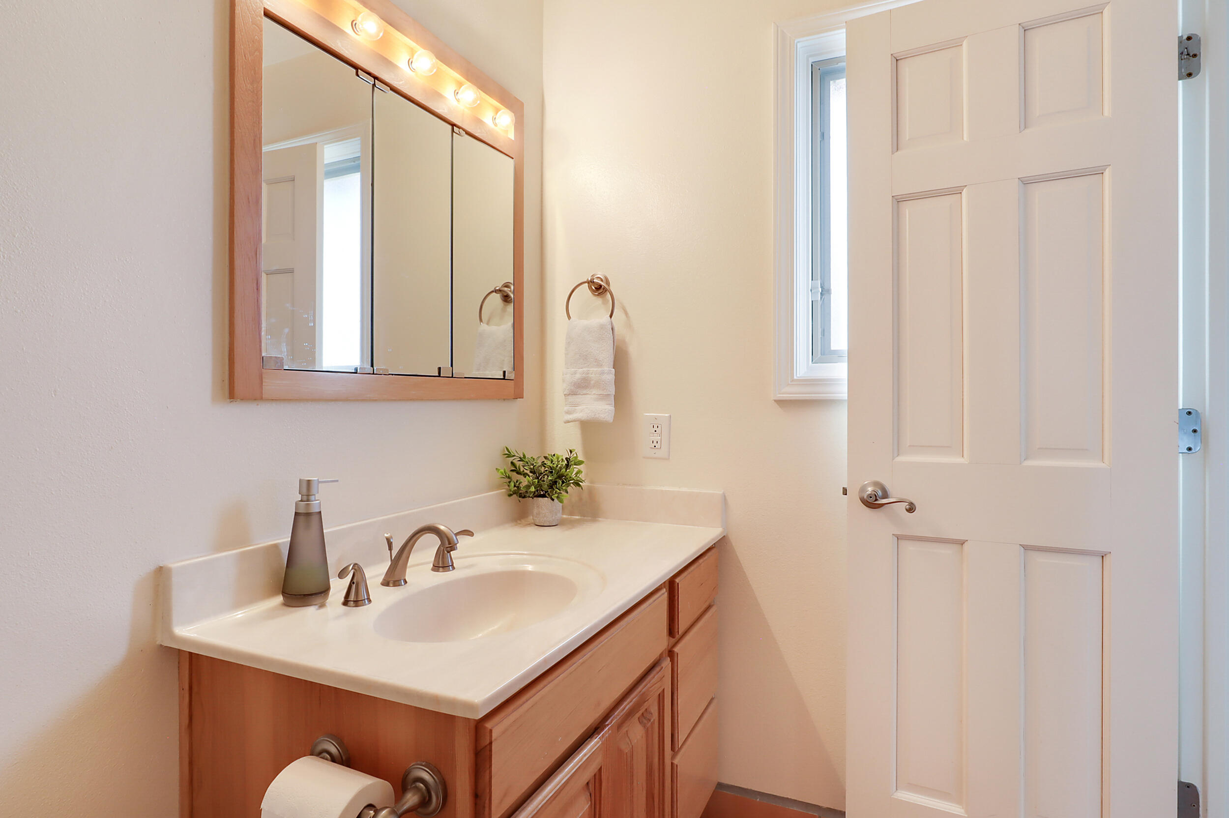 11104 Newcomb Avenue NE