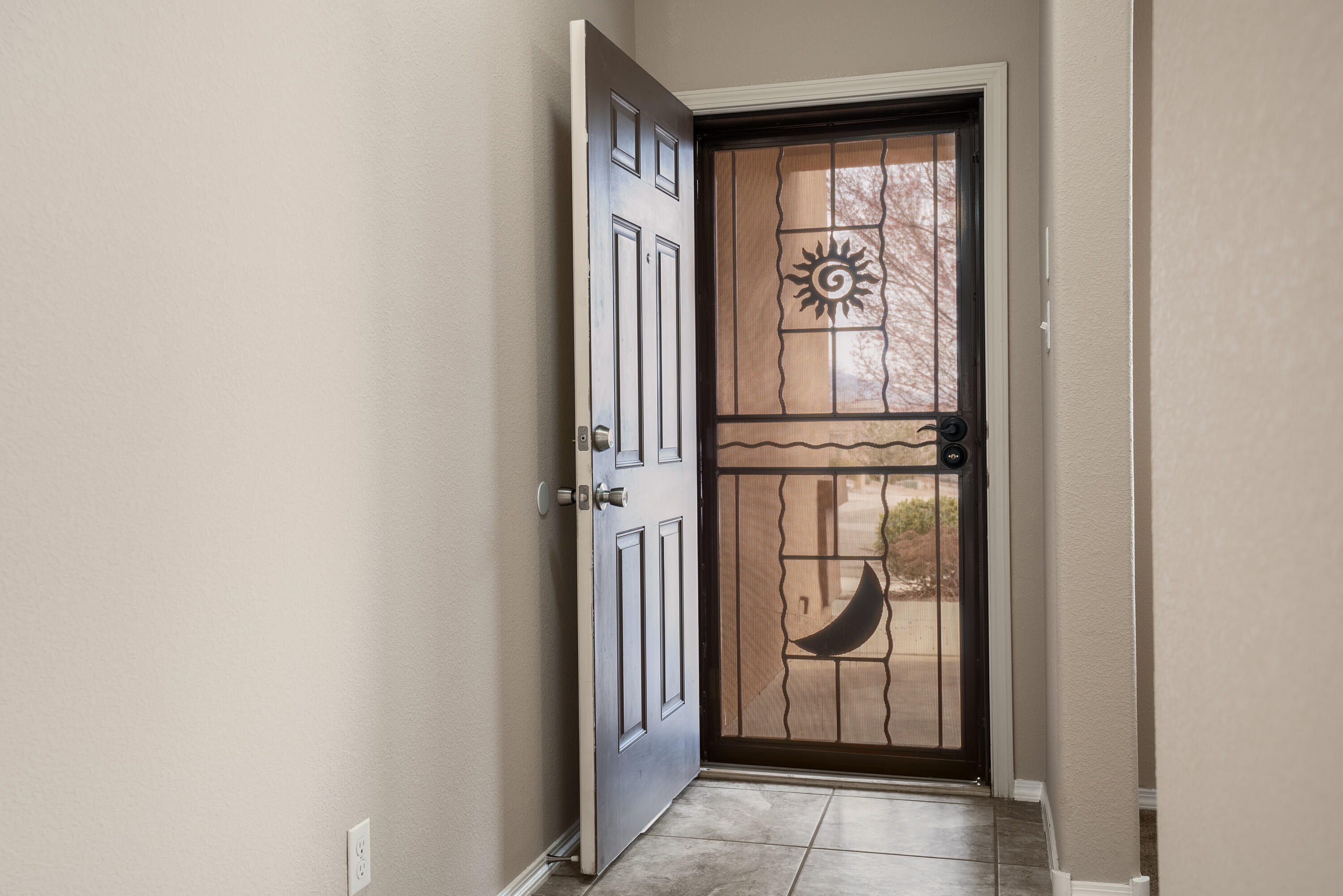 2000 Las Brisas Circle SE