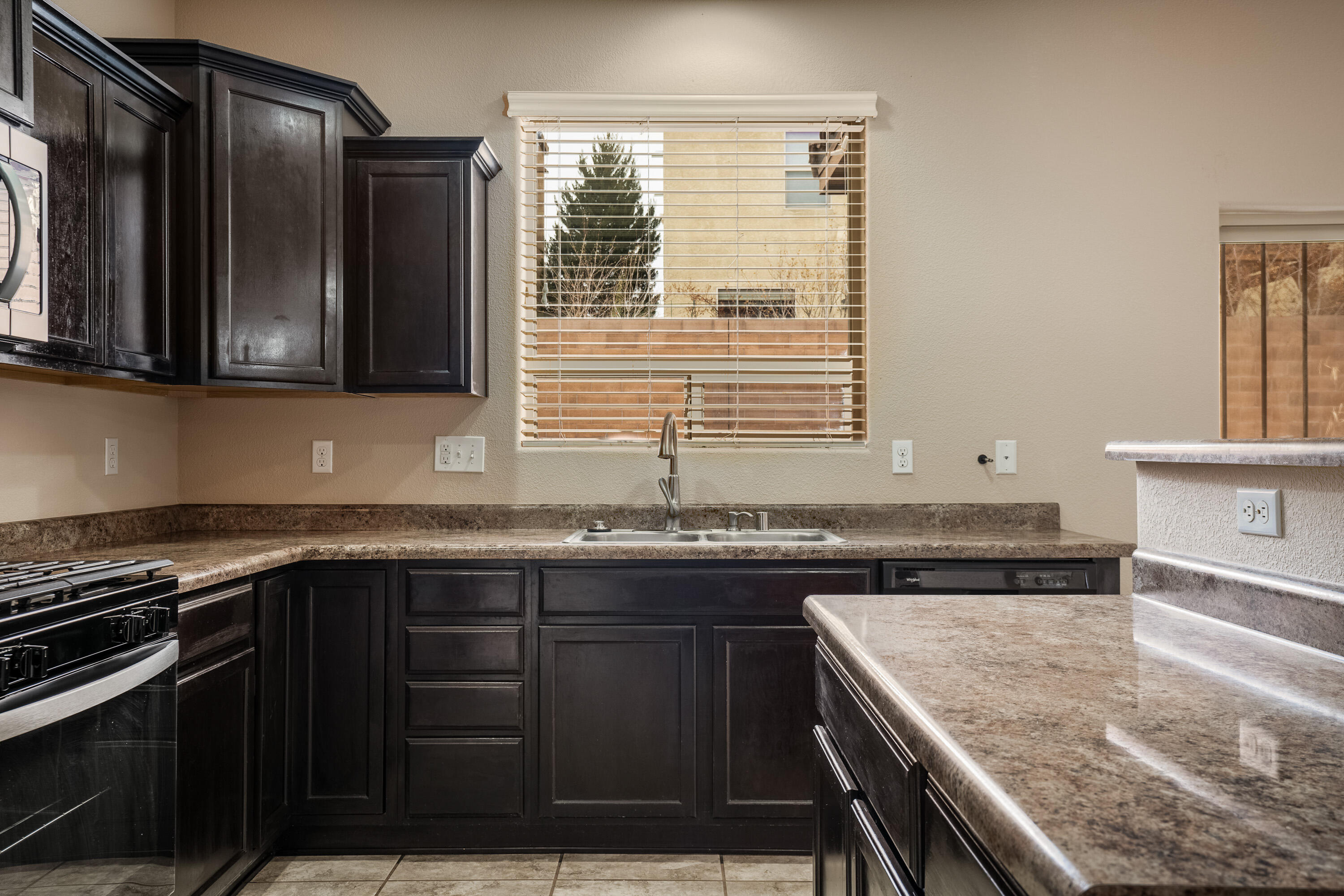 2000 Las Brisas Circle SE