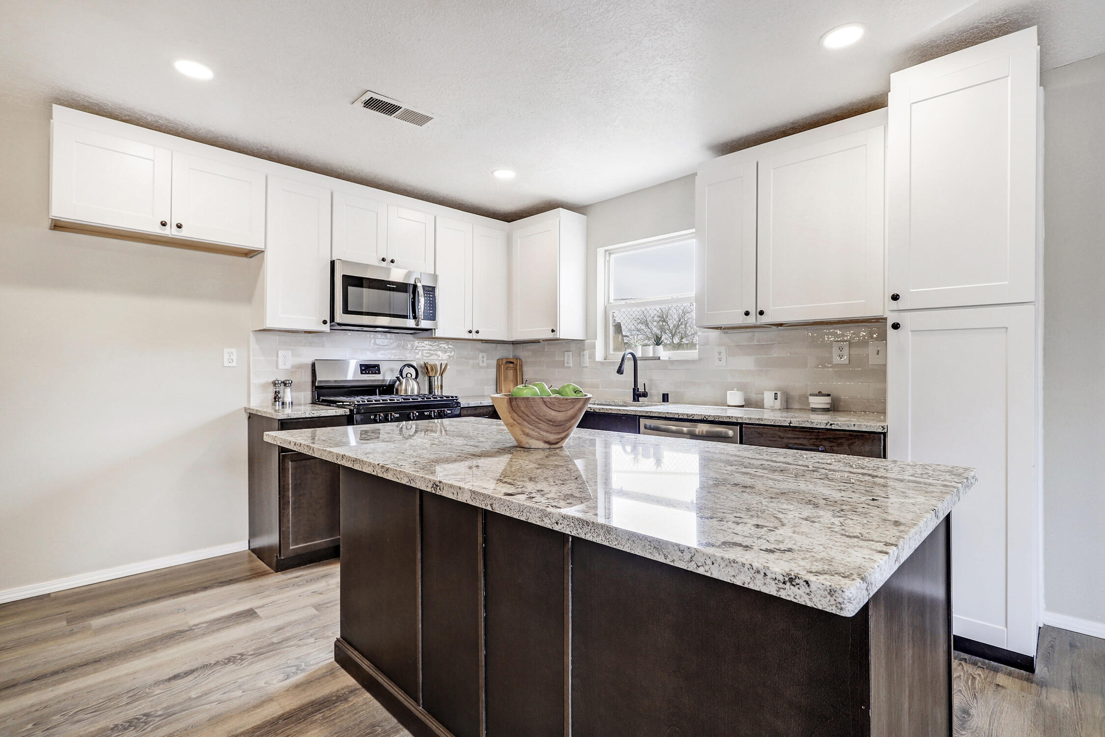 1704 Violetas Road NW