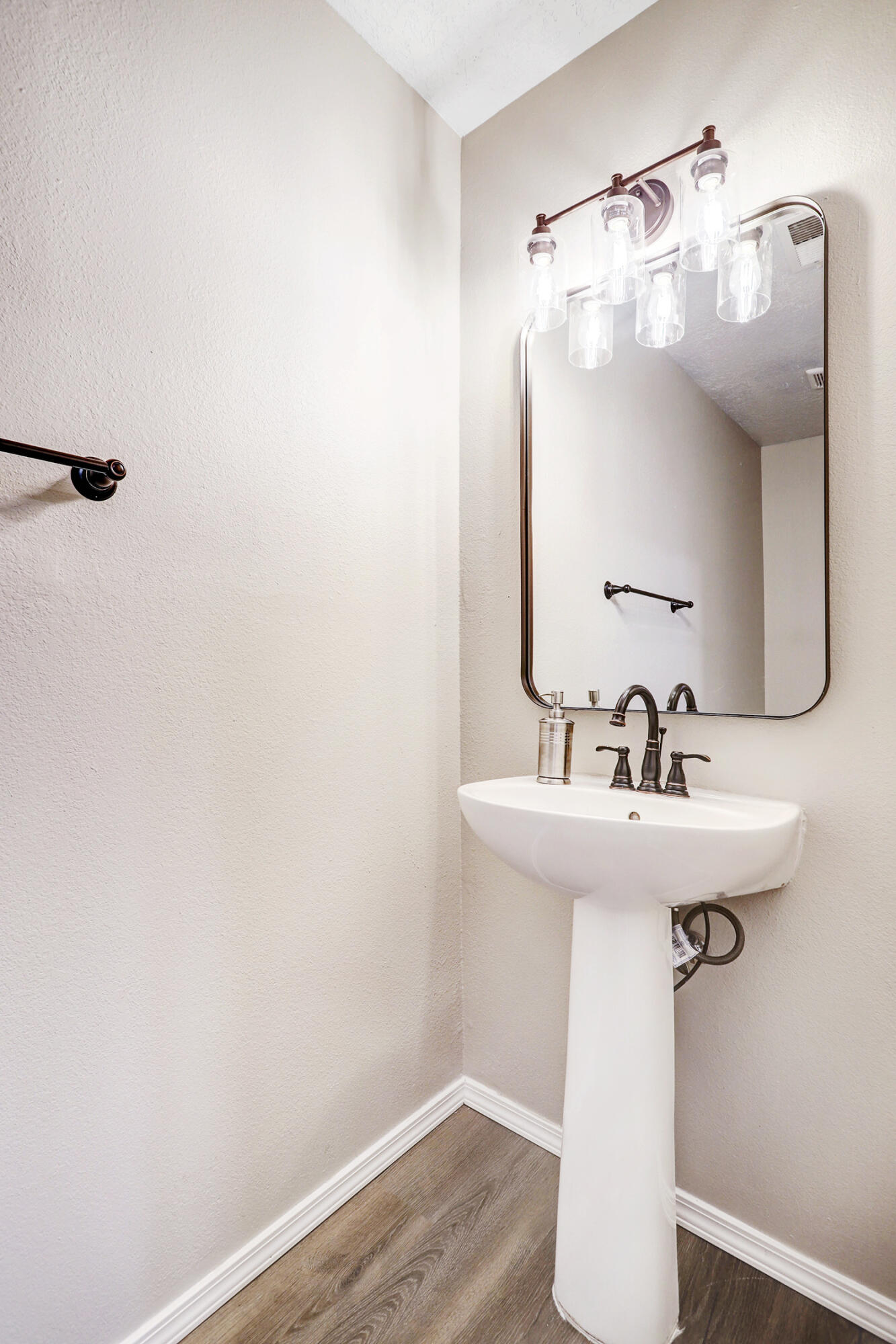 1704 Violetas Road NW