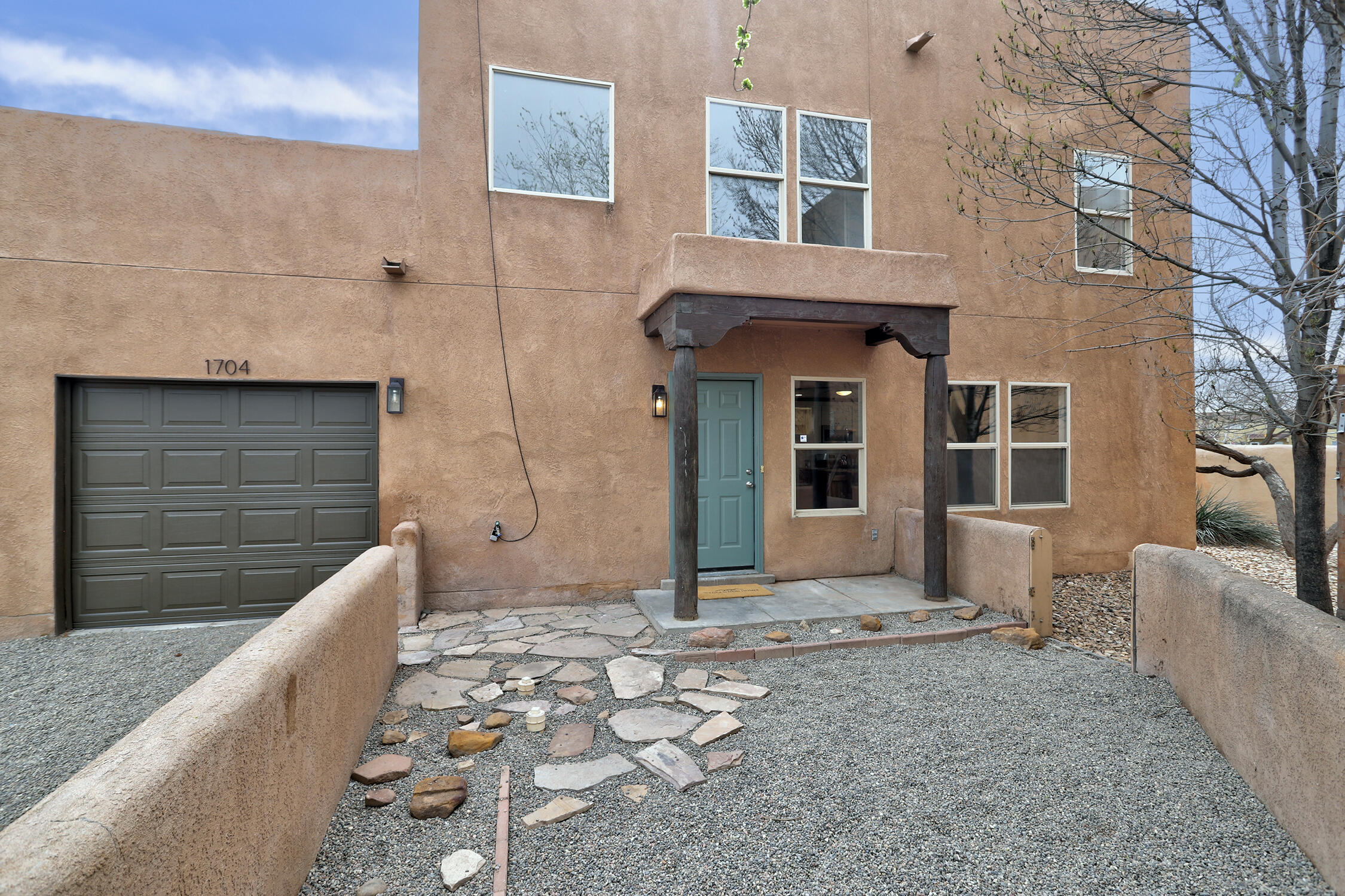 1704 Violetas Road NW
