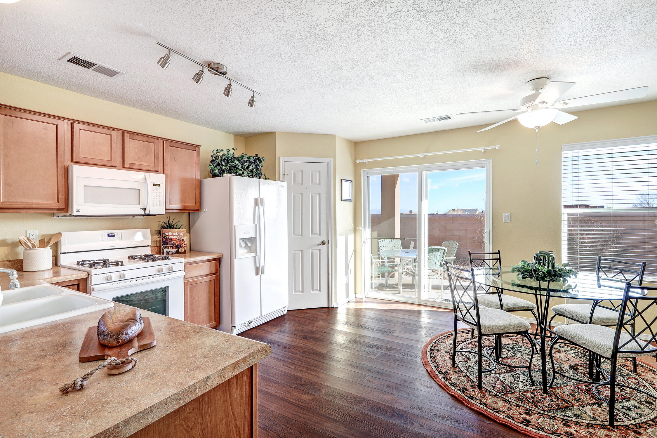 6206 Nueva Espana Road NW