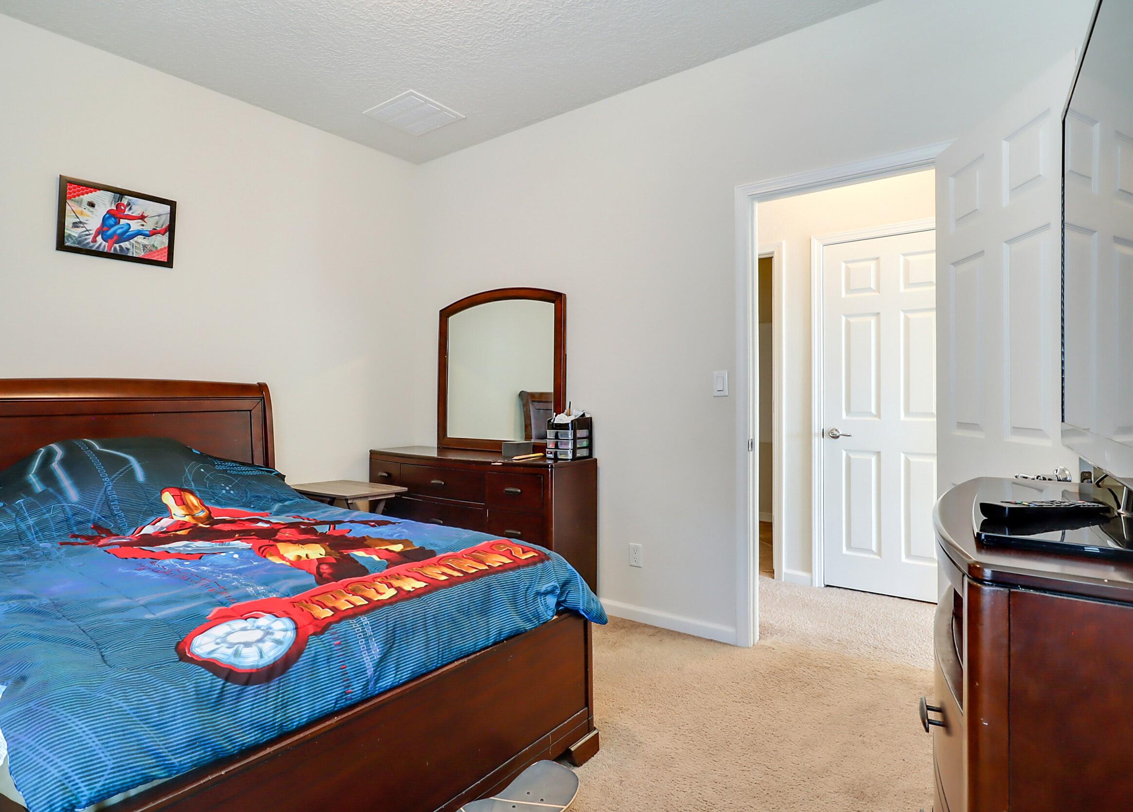 3813 Las Colinas Avenue NE