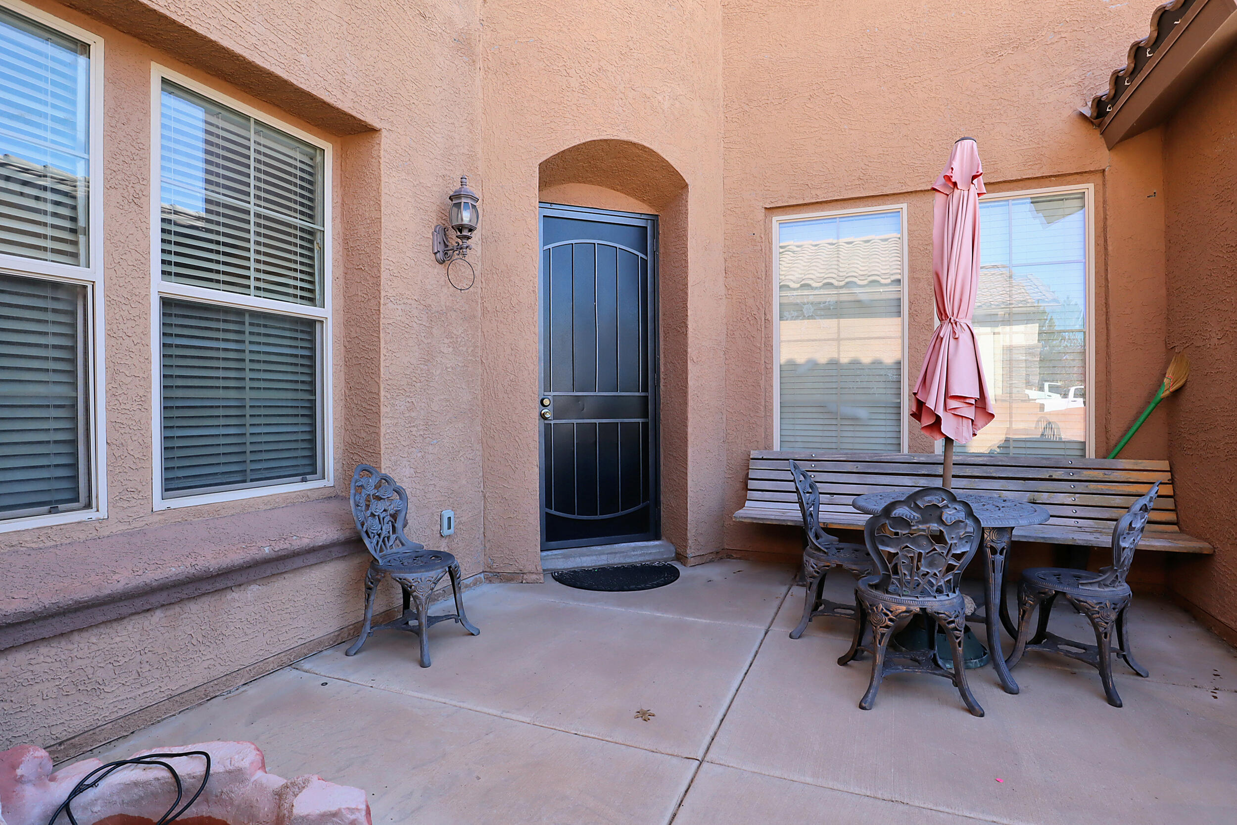 3813 Las Colinas Avenue NE