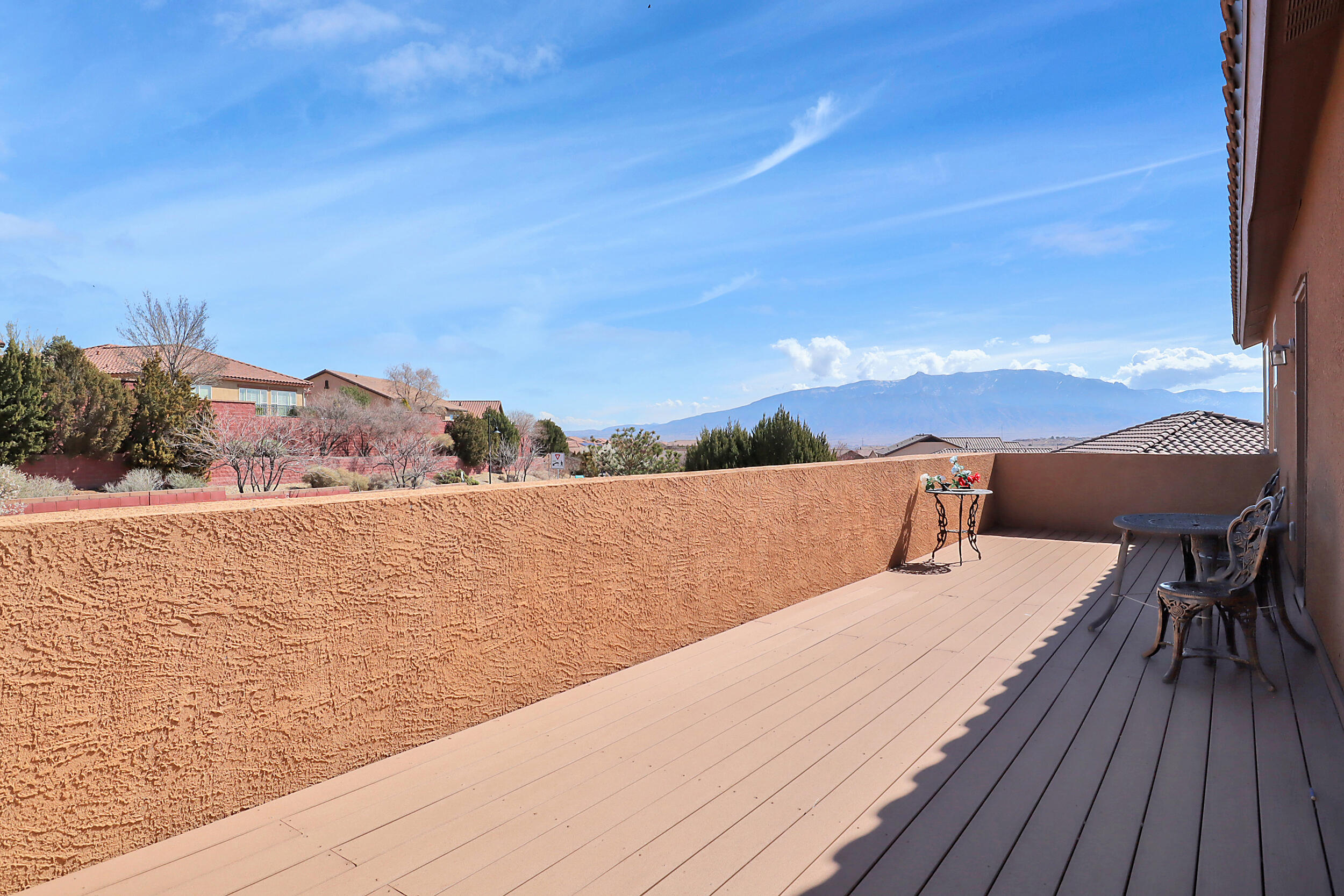 3813 Las Colinas Avenue NE