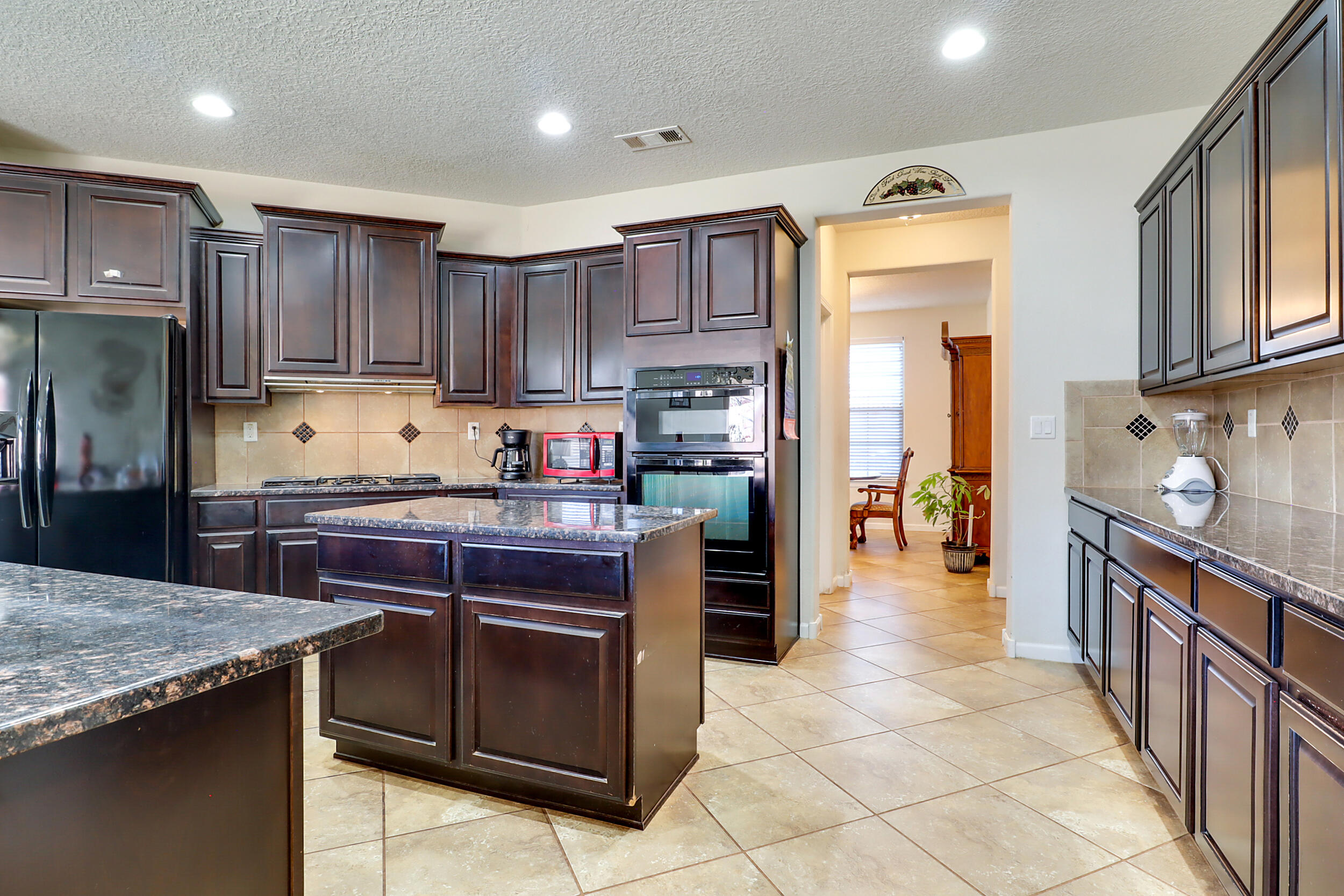 3813 Las Colinas Avenue NE