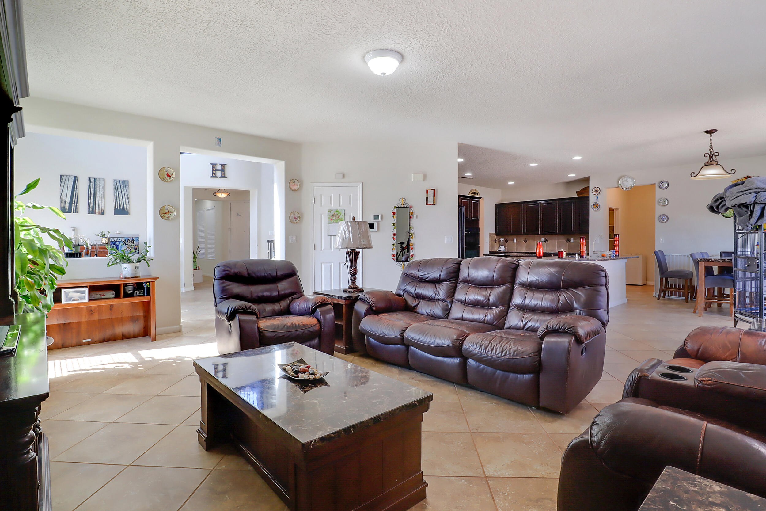 3813 Las Colinas Avenue NE