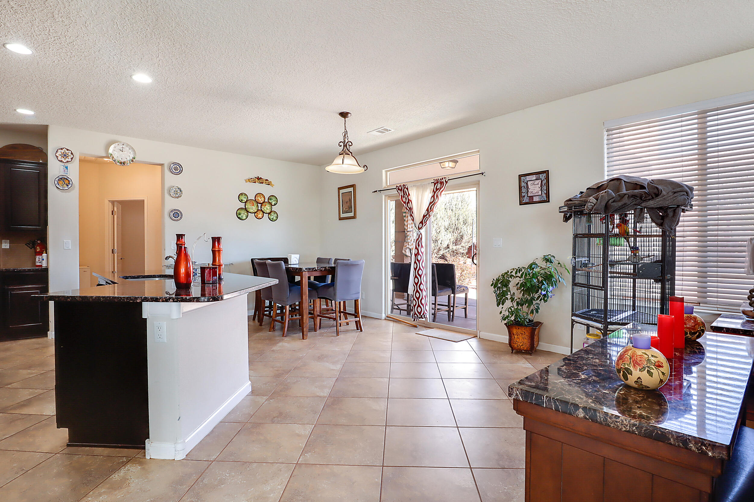 3813 Las Colinas Avenue NE