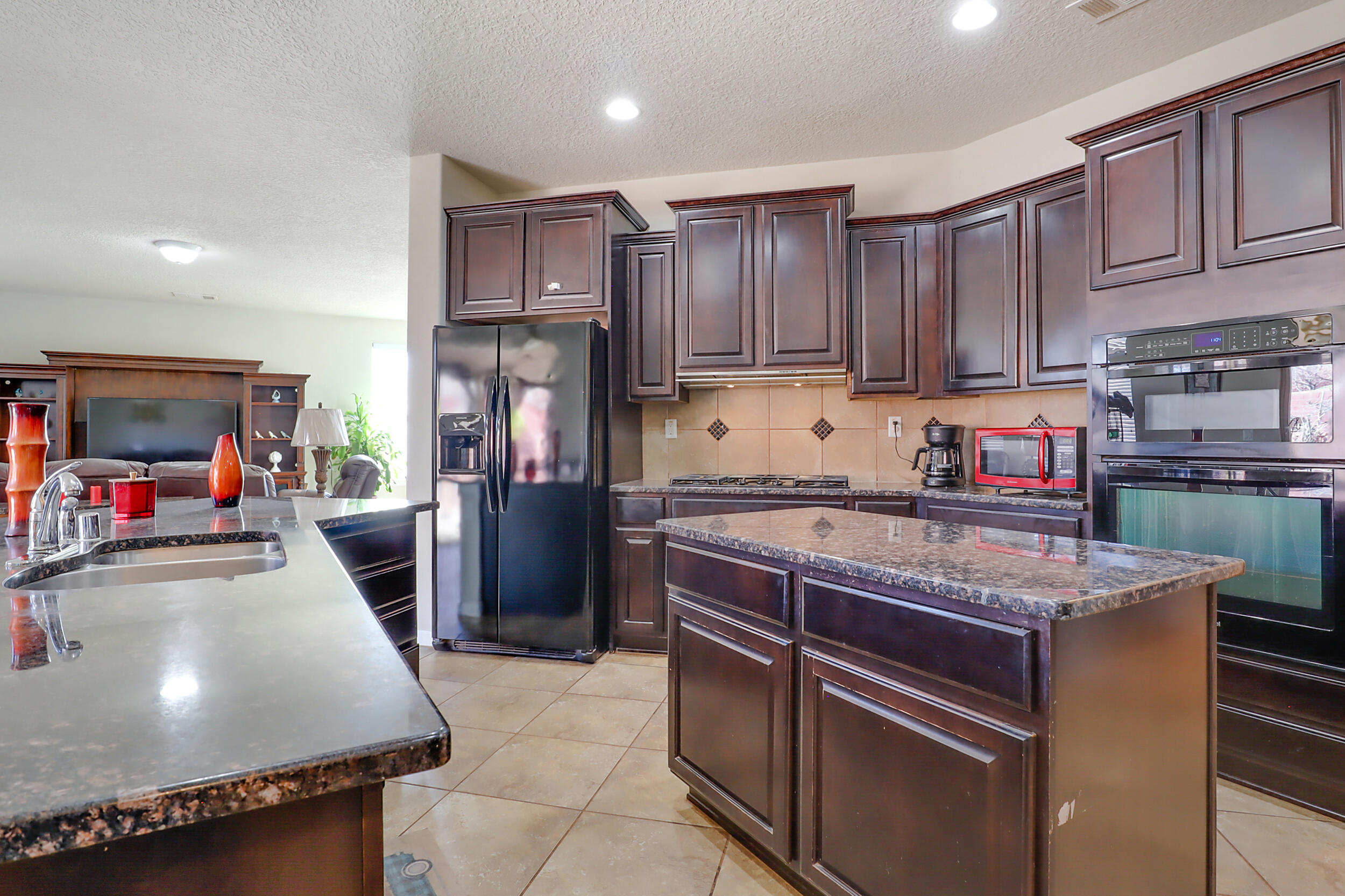 3813 Las Colinas Avenue NE