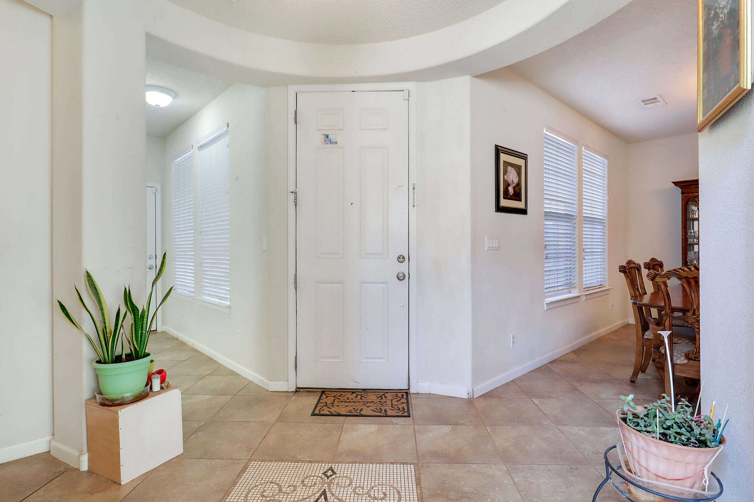 3813 Las Colinas Avenue NE