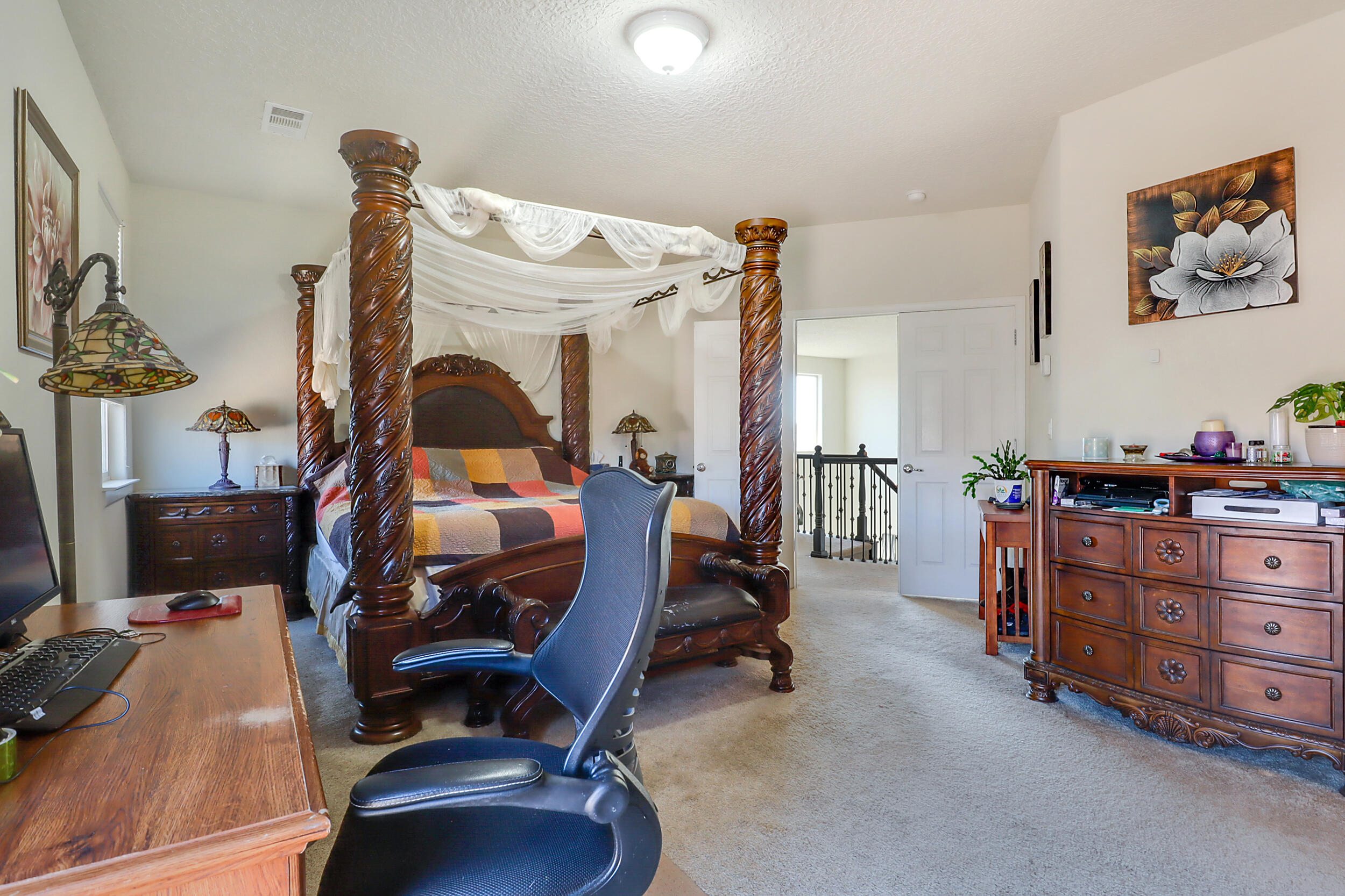 3813 Las Colinas Avenue NE