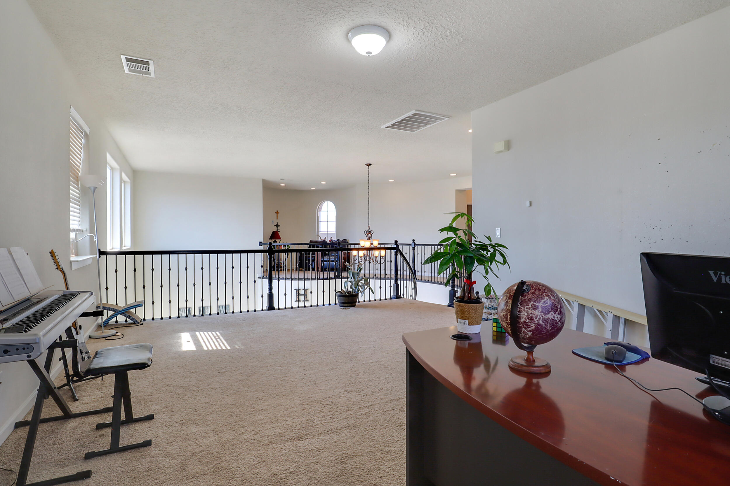 3813 Las Colinas Avenue NE