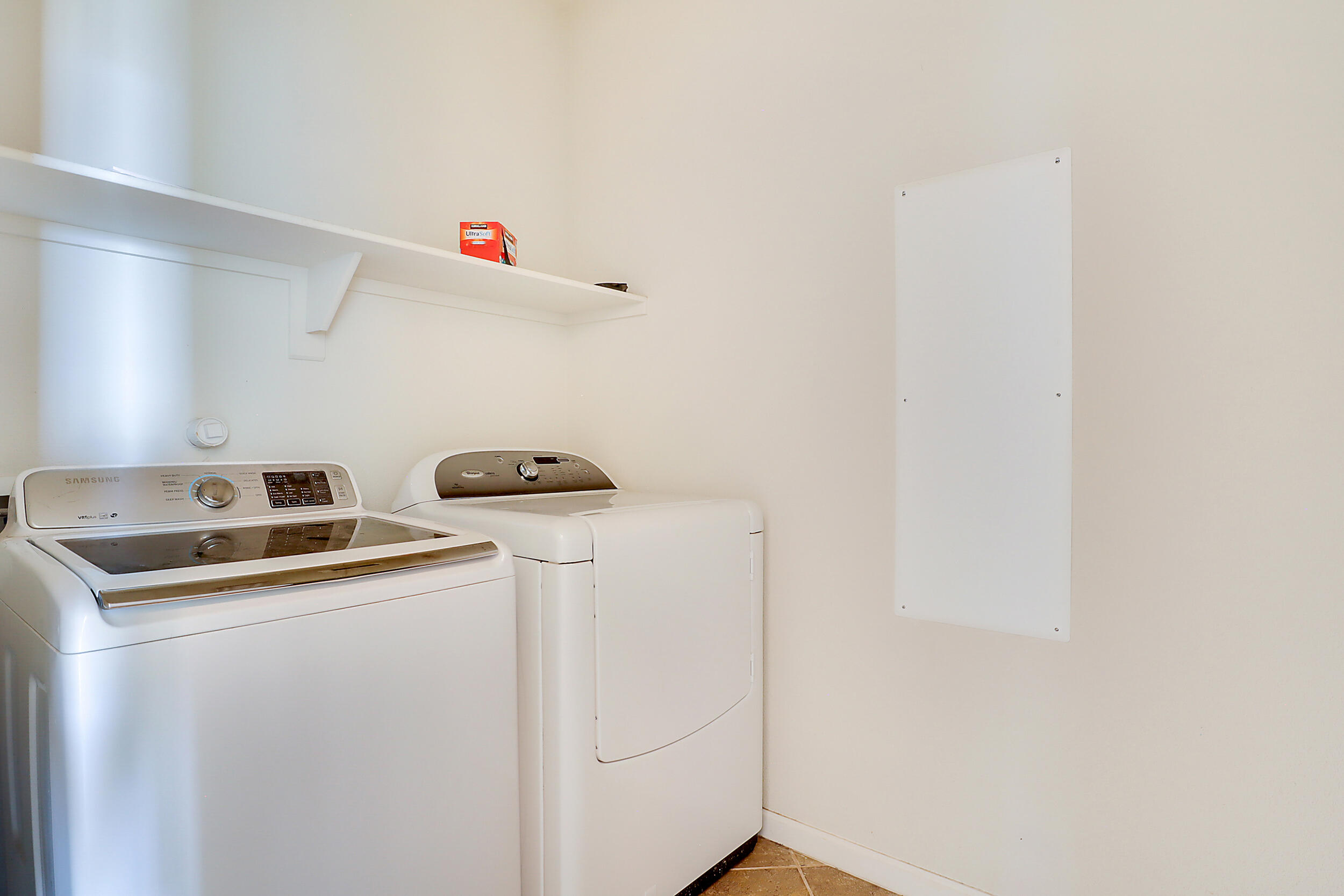 3813 Las Colinas Avenue NE