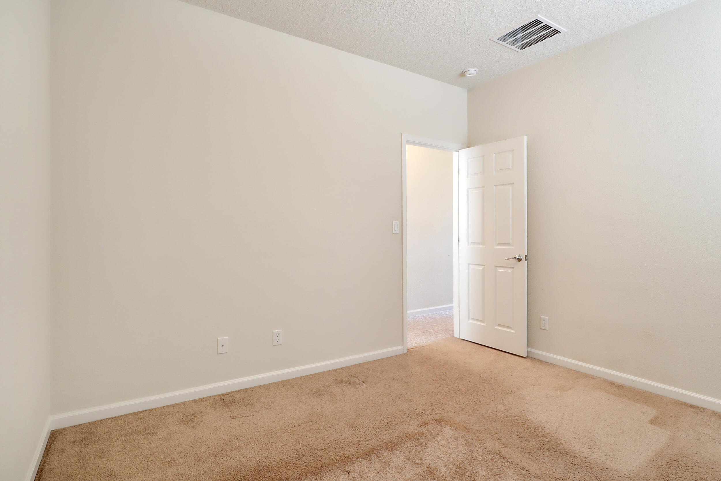 3813 Las Colinas Avenue NE