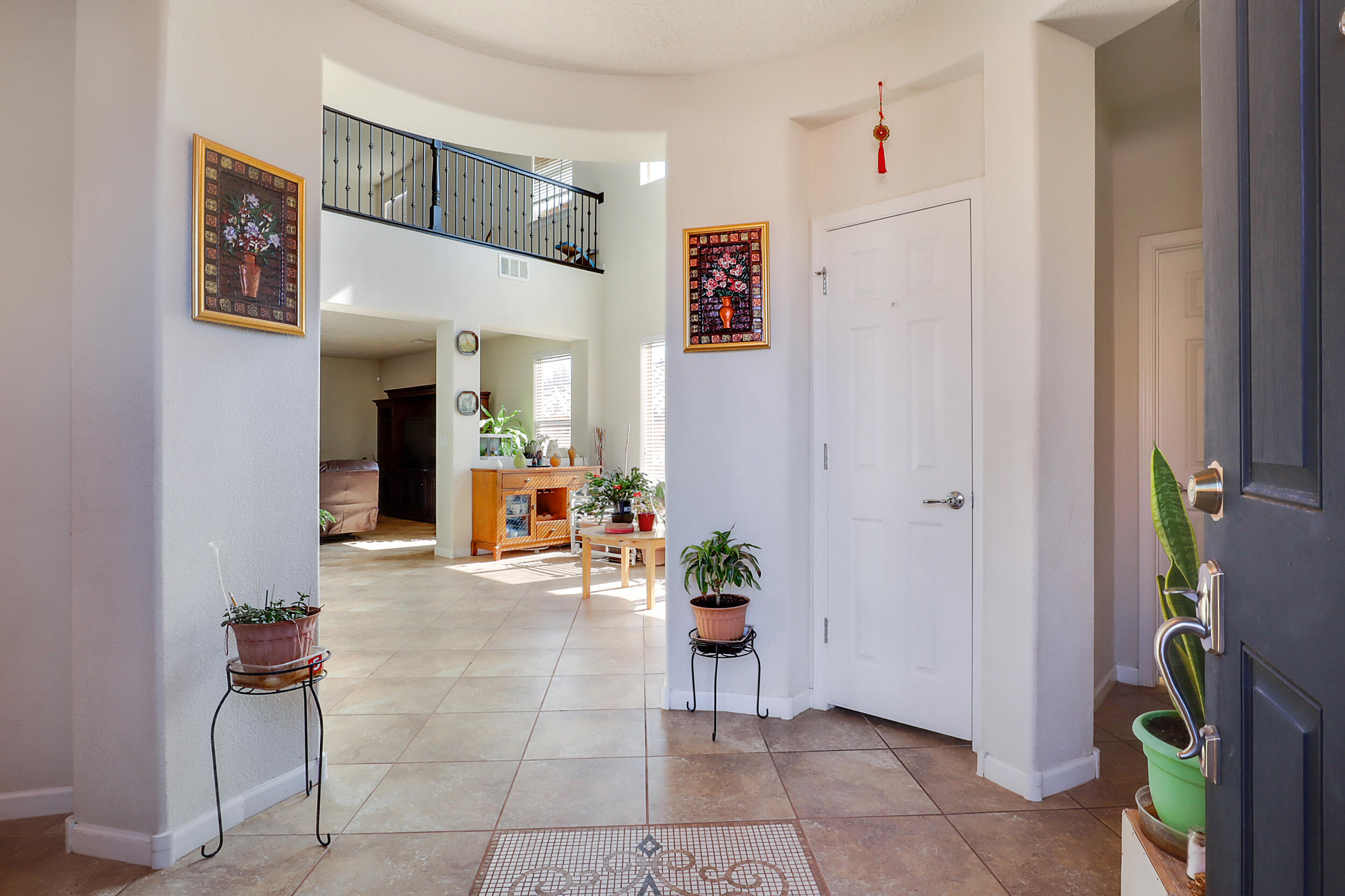 3813 Las Colinas Avenue NE