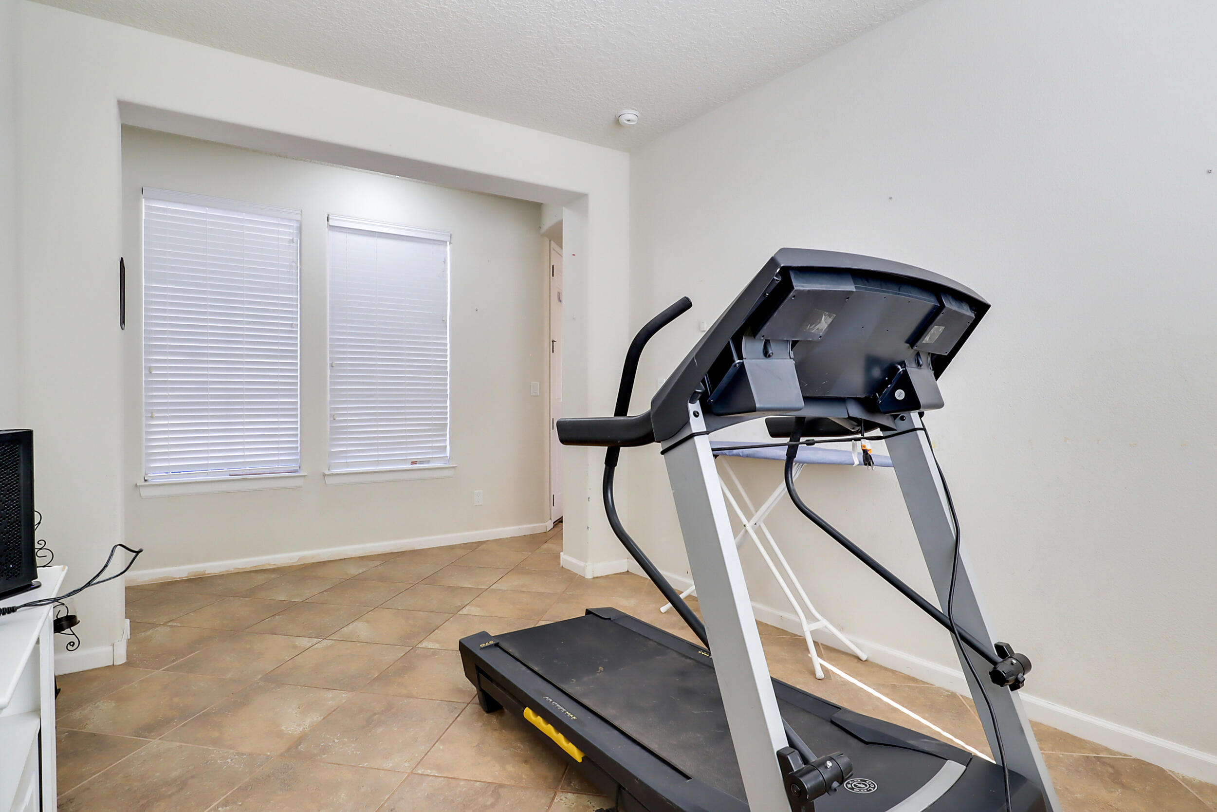 3813 Las Colinas Avenue NE