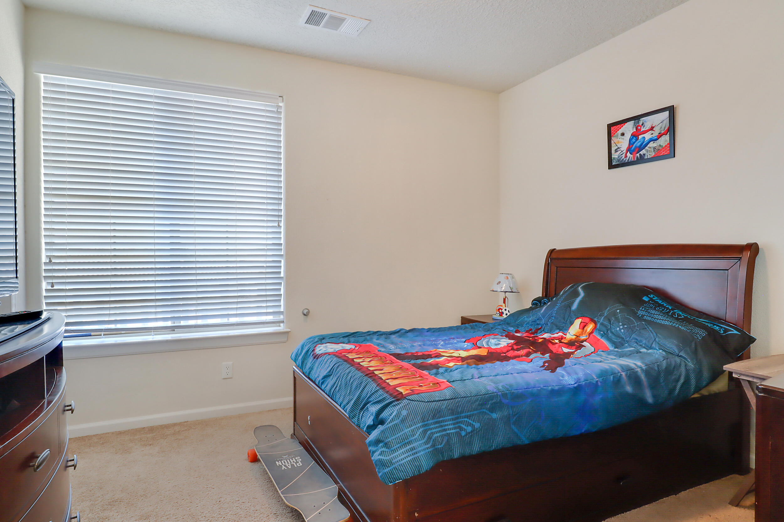 3813 Las Colinas Avenue NE