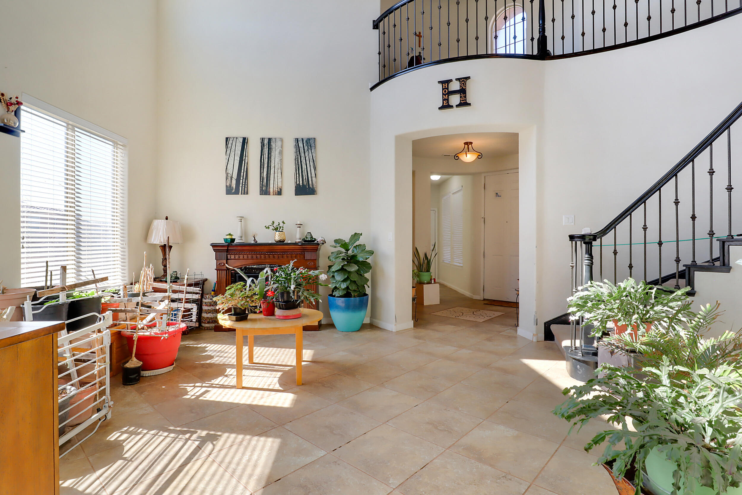 3813 Las Colinas Avenue NE