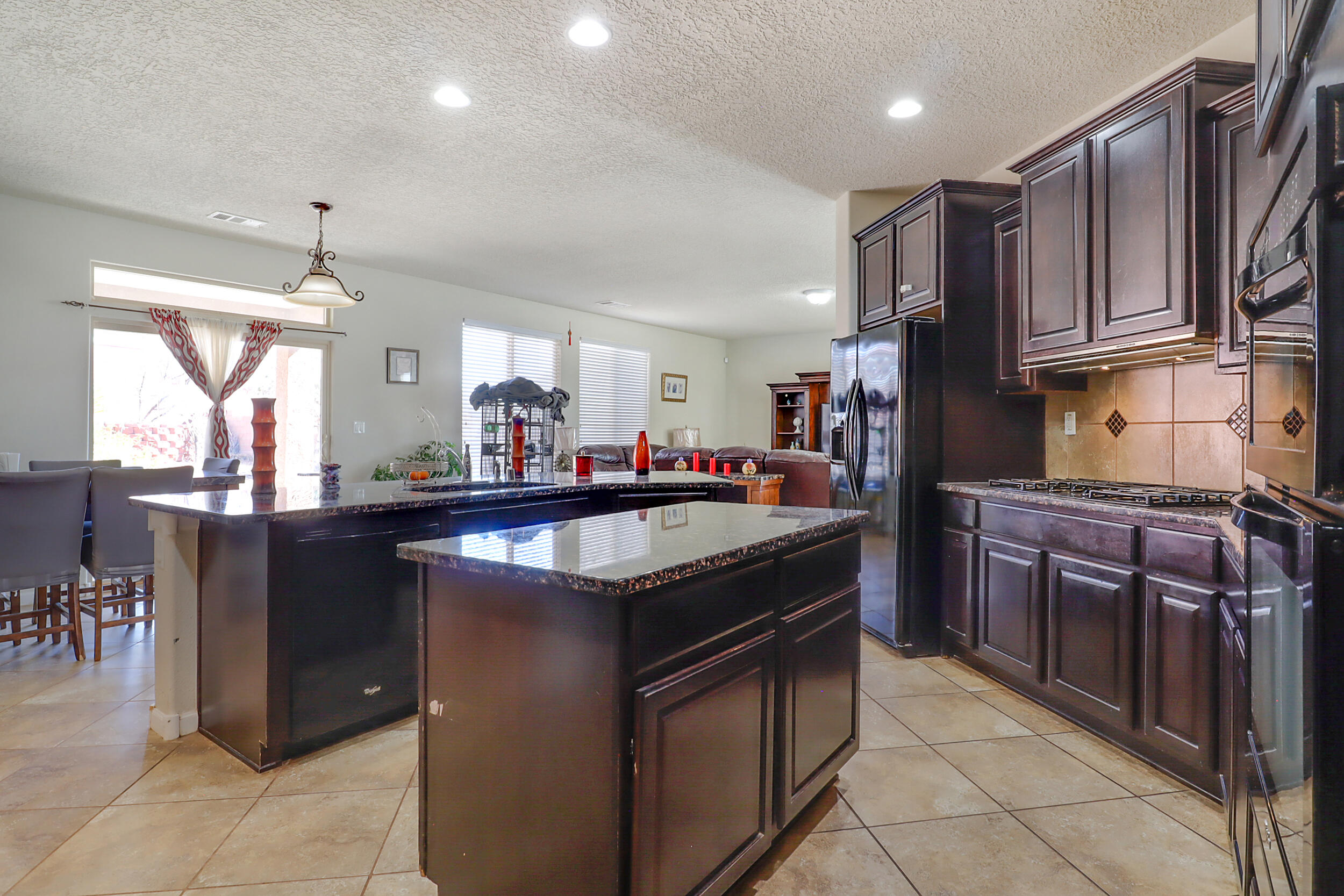 3813 Las Colinas Avenue NE