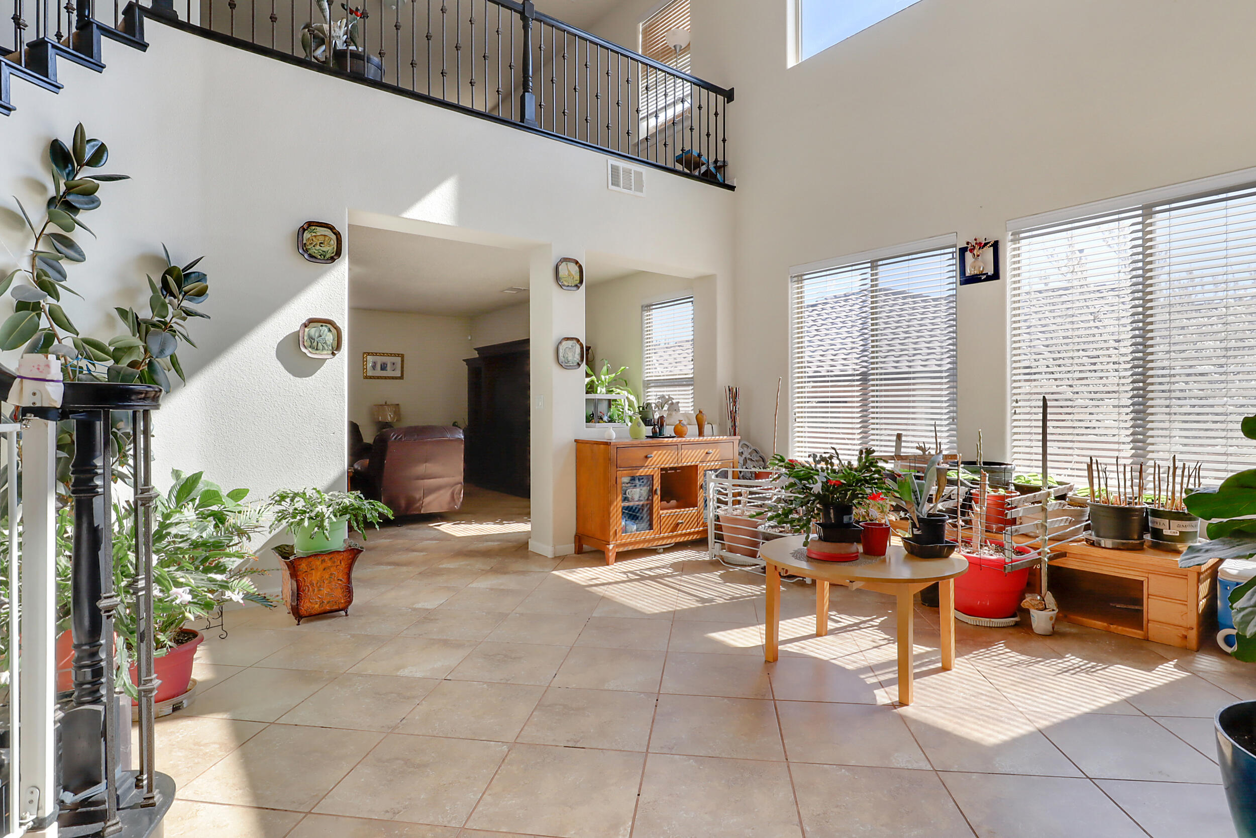 3813 Las Colinas Avenue NE