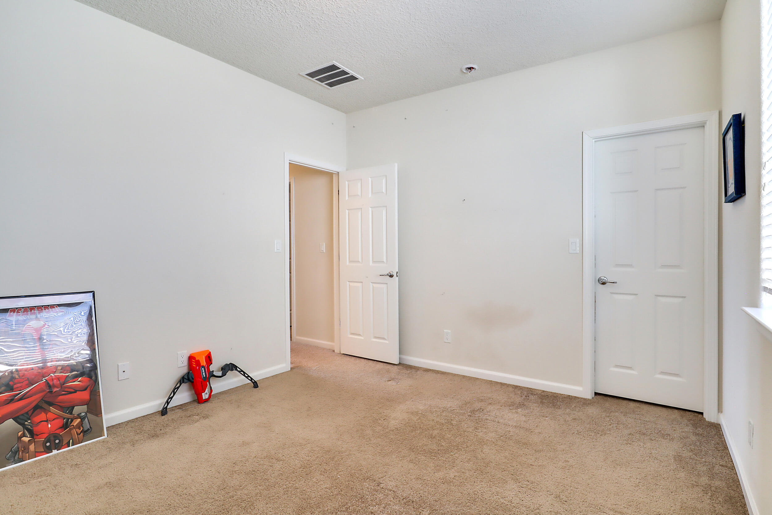 3813 Las Colinas Avenue NE