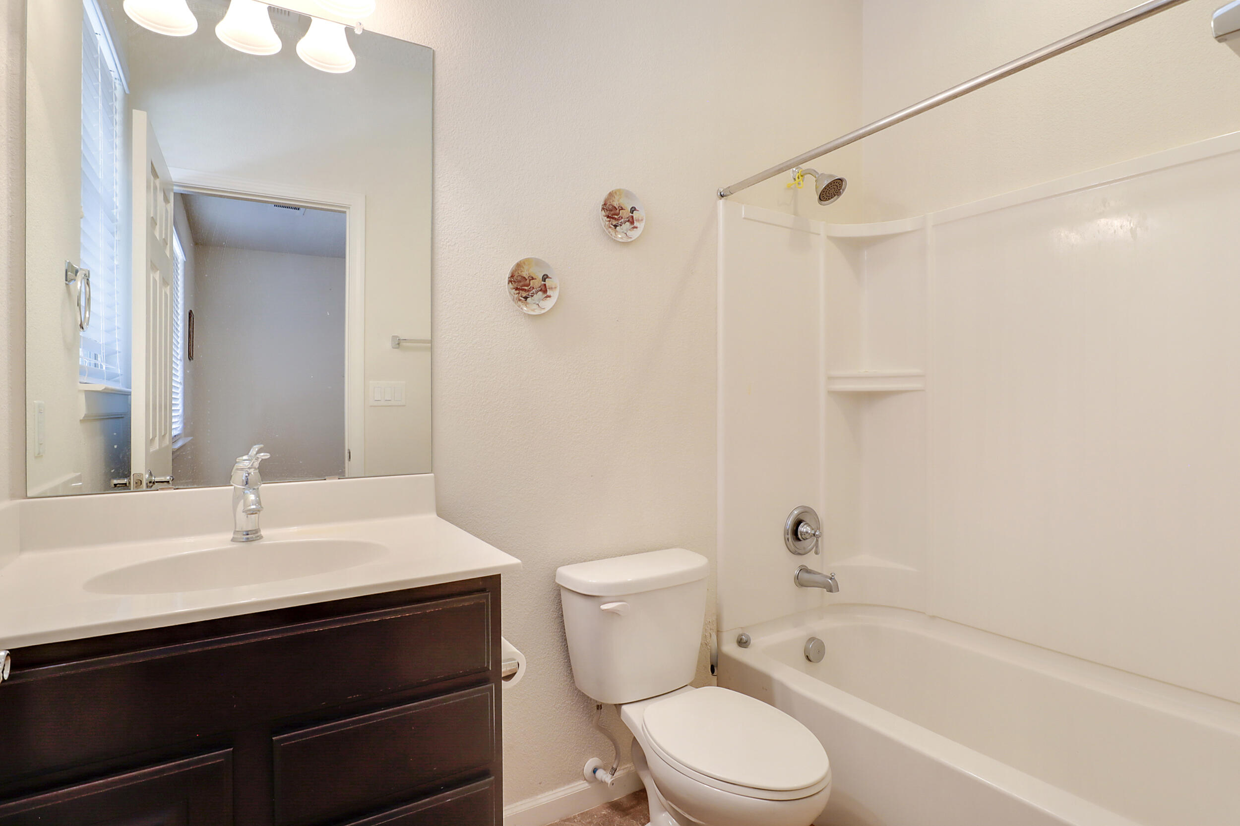 3813 Las Colinas Avenue NE