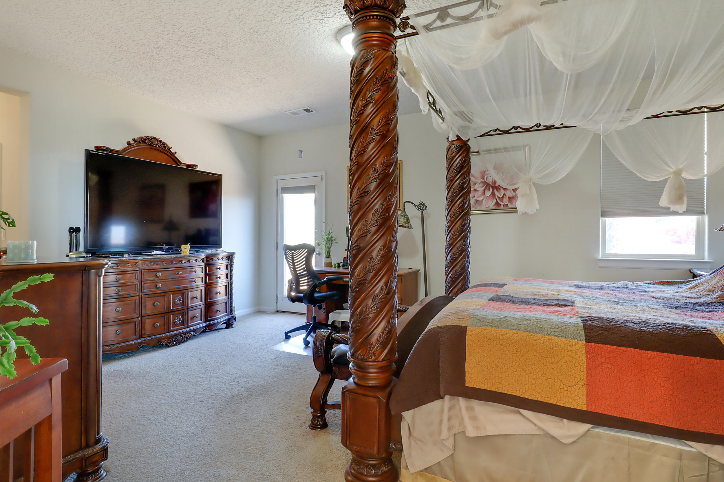 3813 Las Colinas Avenue NE