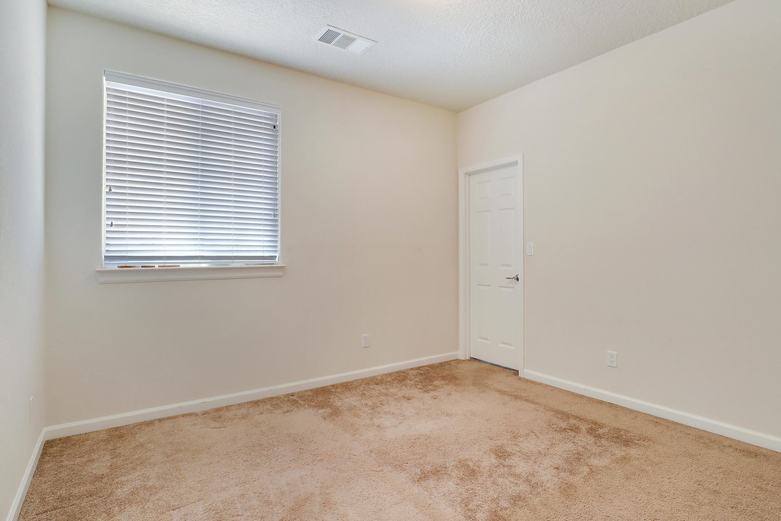 3813 Las Colinas Avenue NE