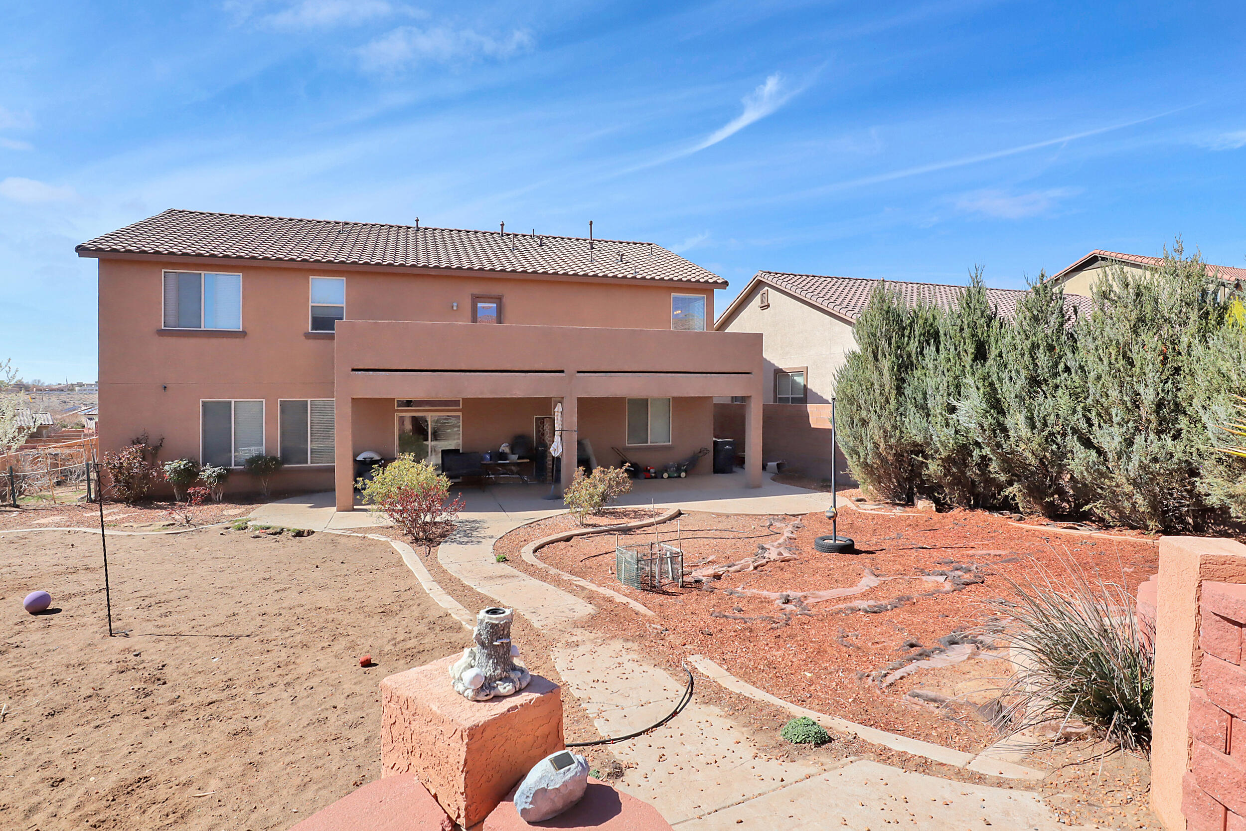 3813 Las Colinas Avenue NE