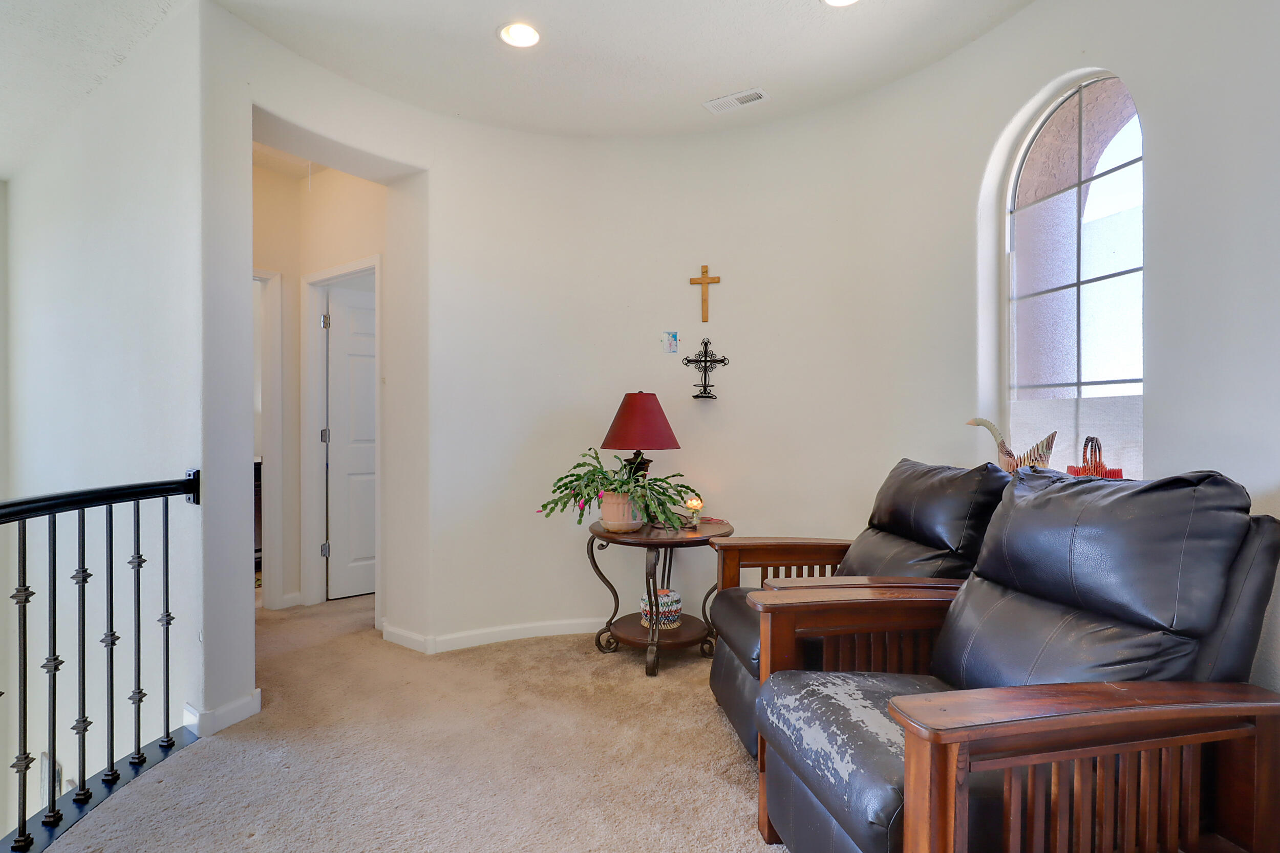 3813 Las Colinas Avenue NE