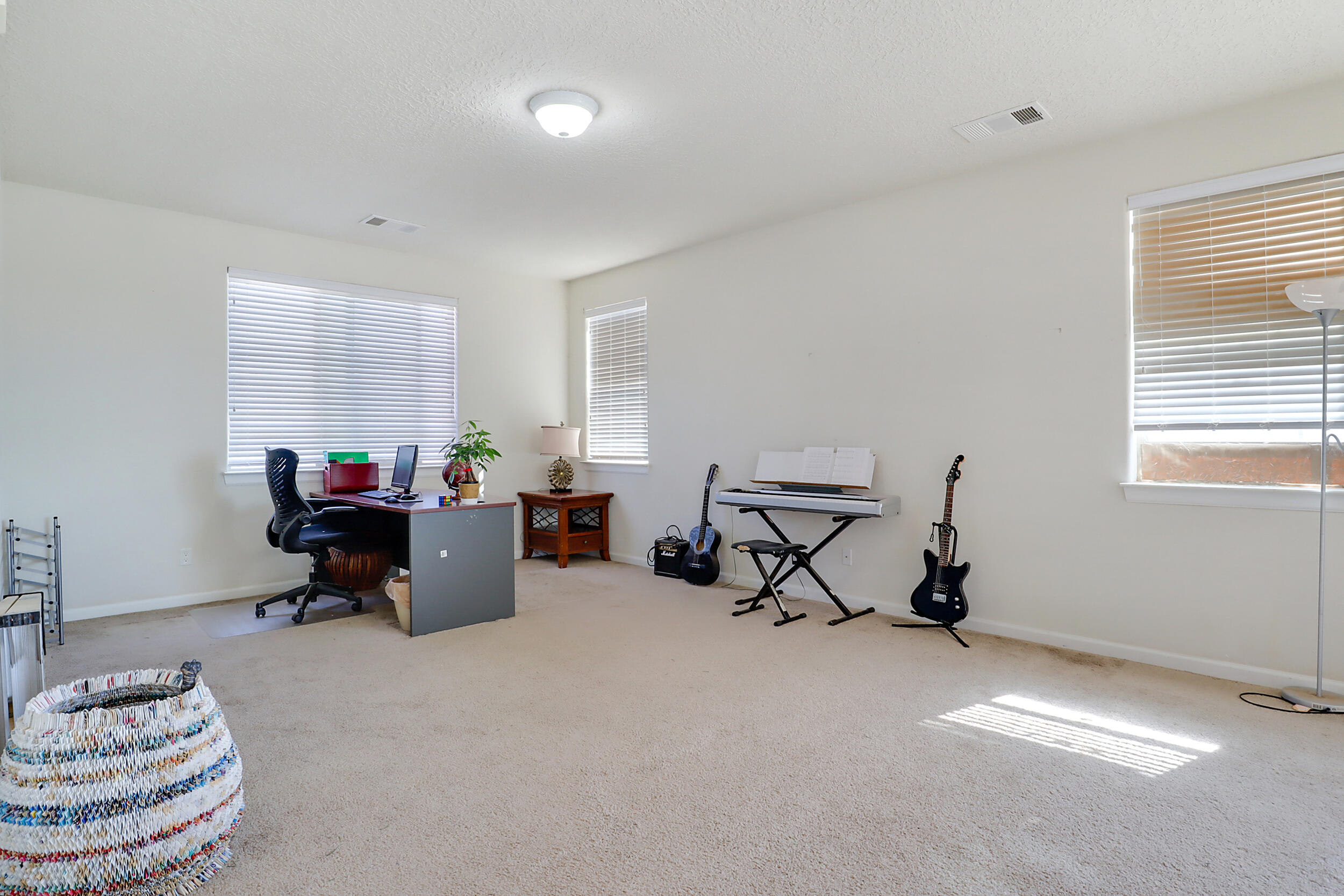 3813 Las Colinas Avenue NE