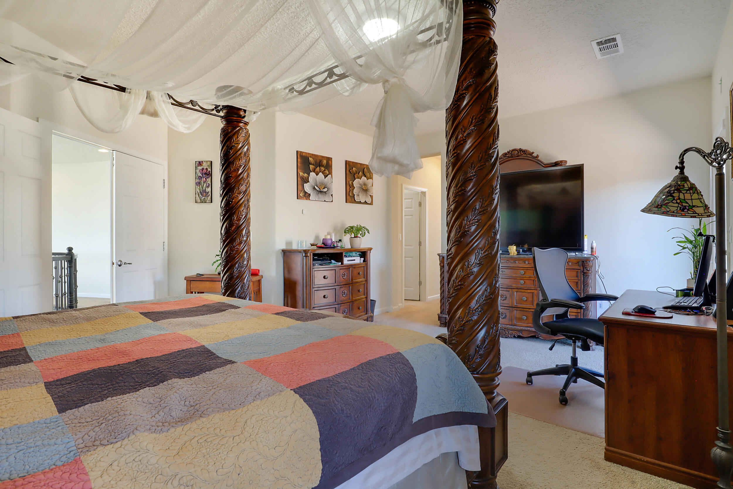 3813 Las Colinas Avenue NE