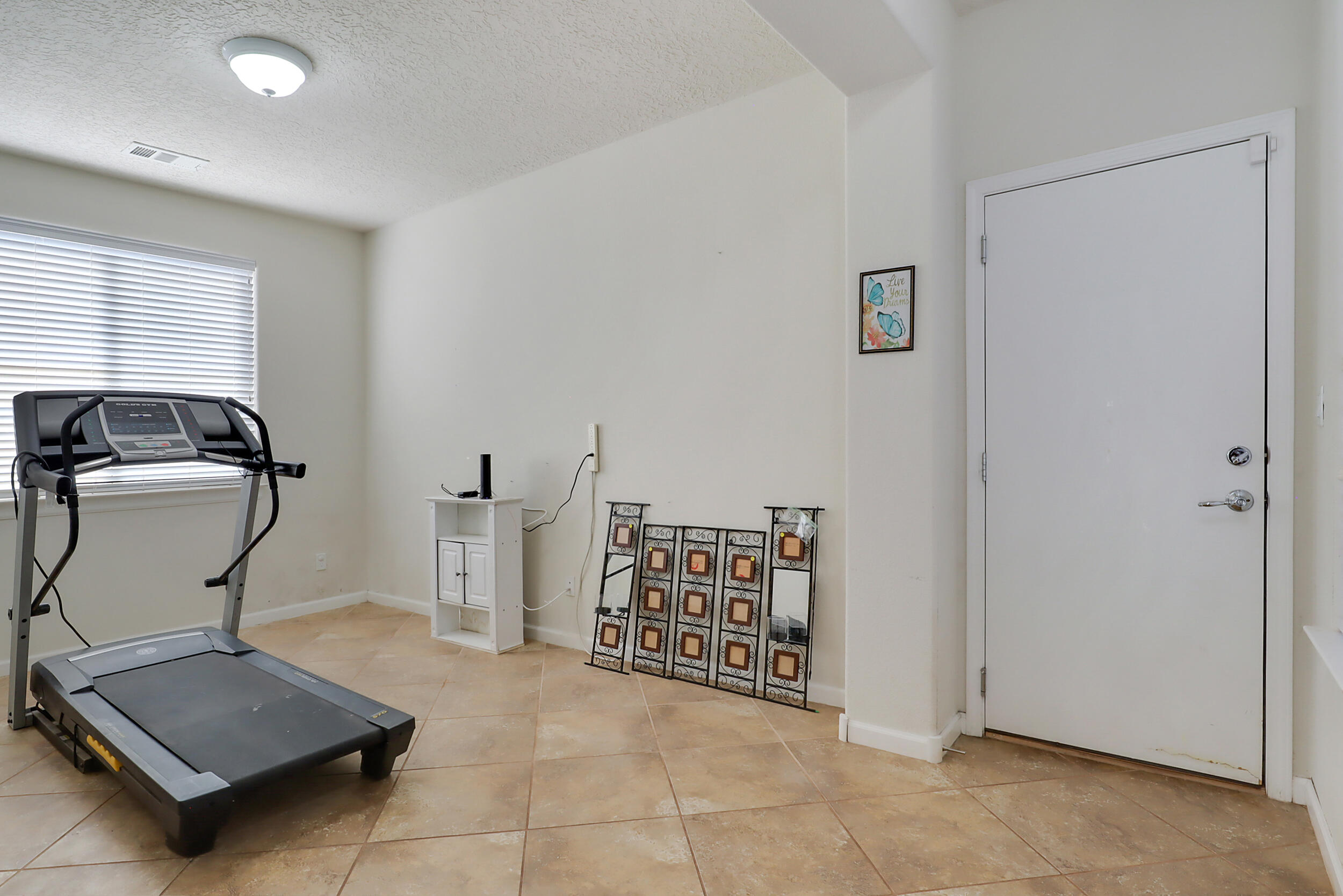 3813 Las Colinas Avenue NE