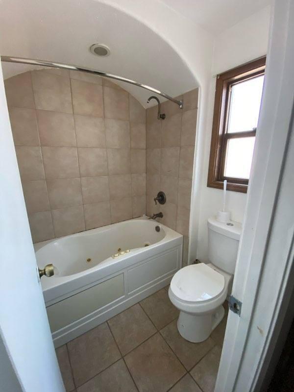 6401 Avenida La Costa NE