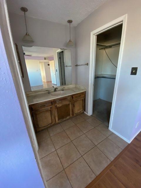 6401 Avenida La Costa NE