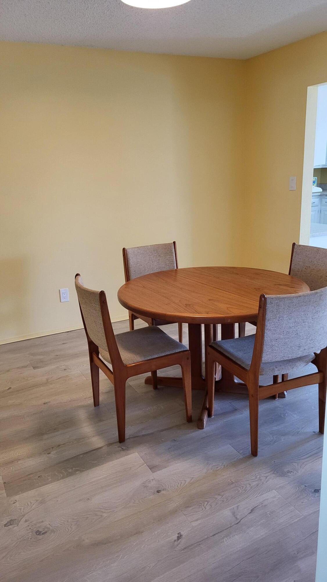 12220 Pineridge Avenue NE