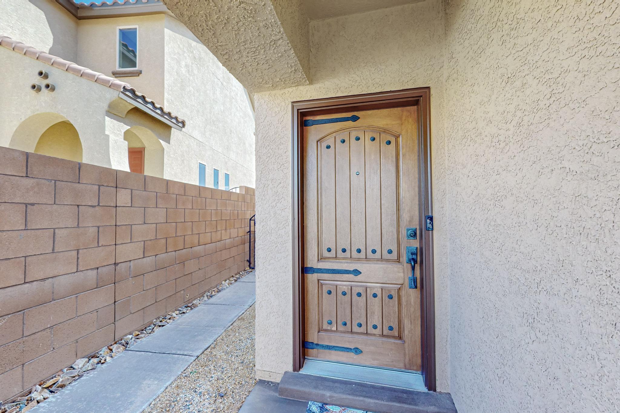 118 Las Medanales Court NE