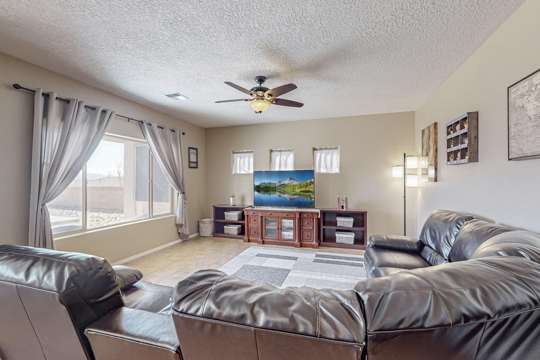 118 Las Medanales Court NE